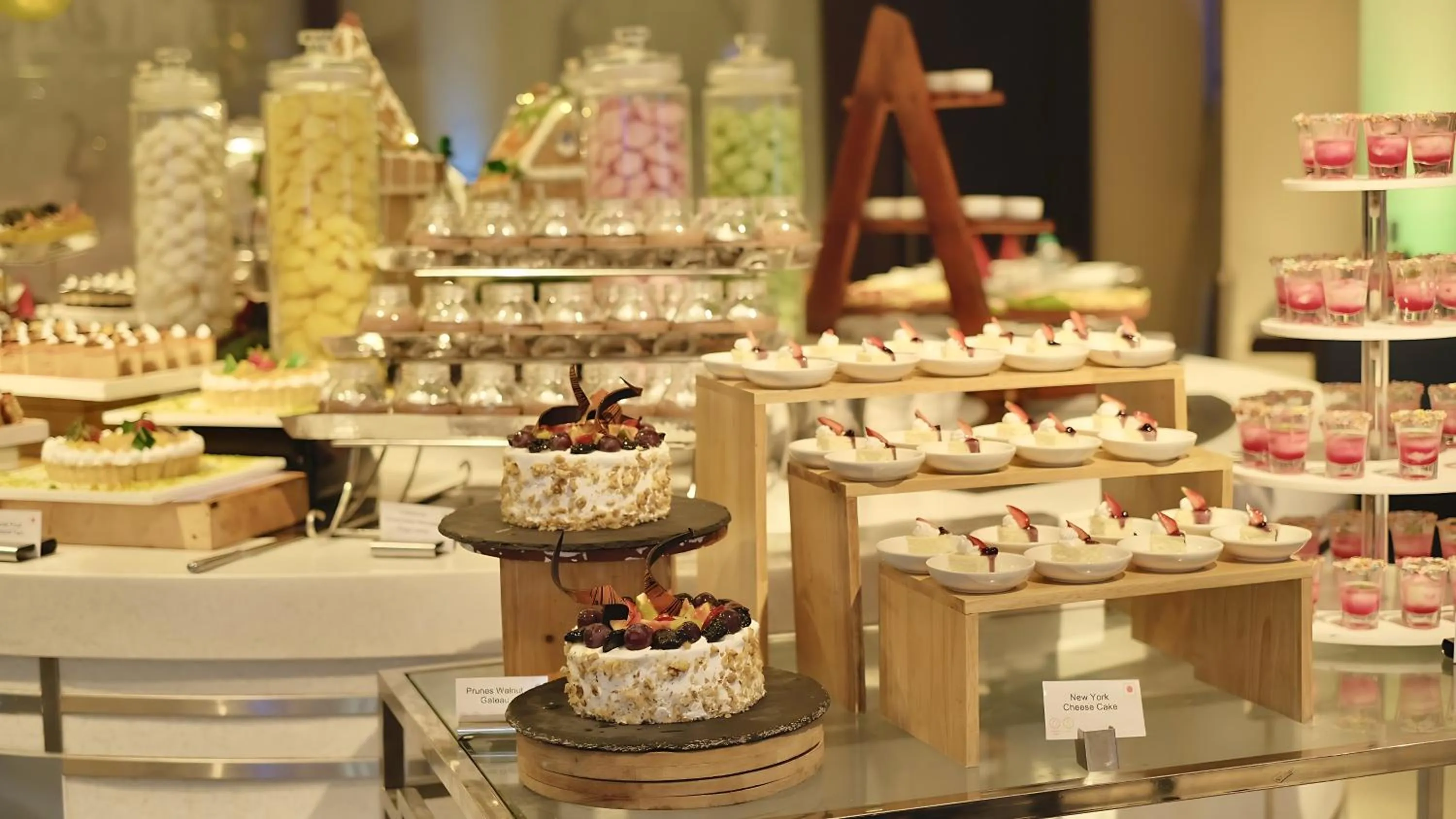 Restaurant/places to eat in Holiday Inn Chennai OMR IT Expressway by IHG