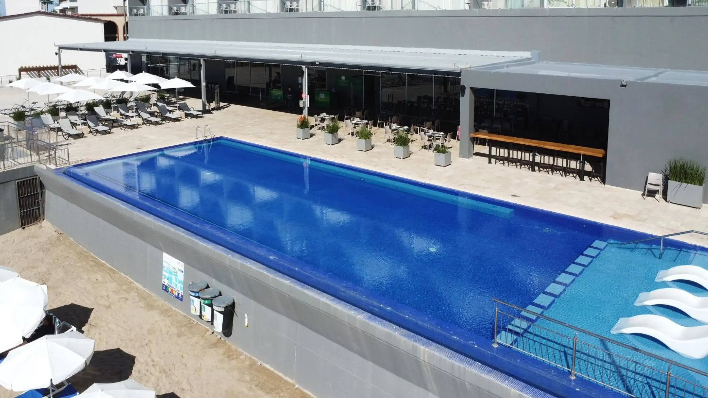 Swimming pool in Holiday Inn Resort Mazatlan by IHG Swimming pool in Holiday Inn Resort Mazatlan by IHG
