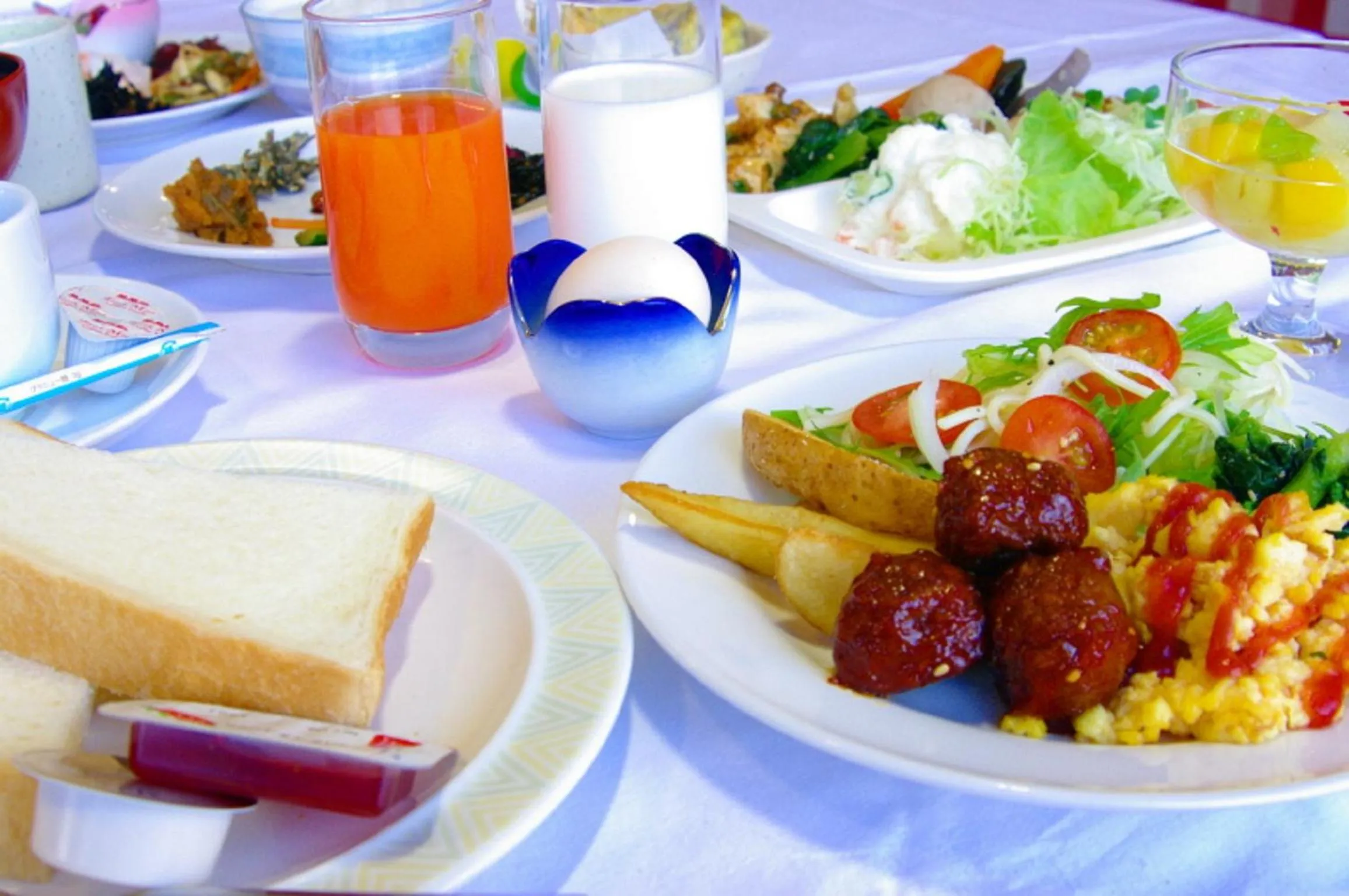 Continental breakfast in Hotel Crown Hills Nakamura