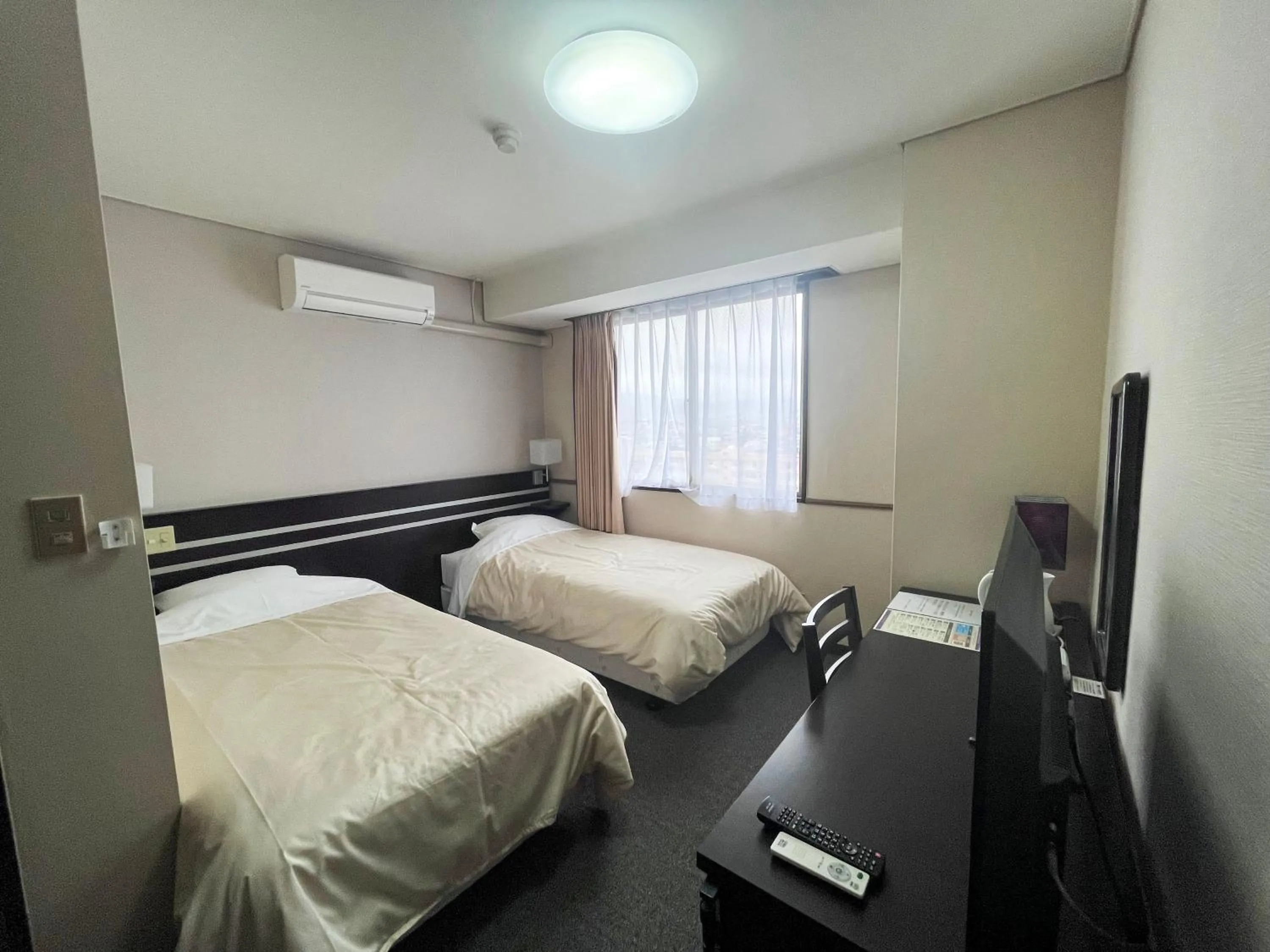 Photo of the whole room, Bed in HOTEL CROWN HILLS FUJINOMIYA