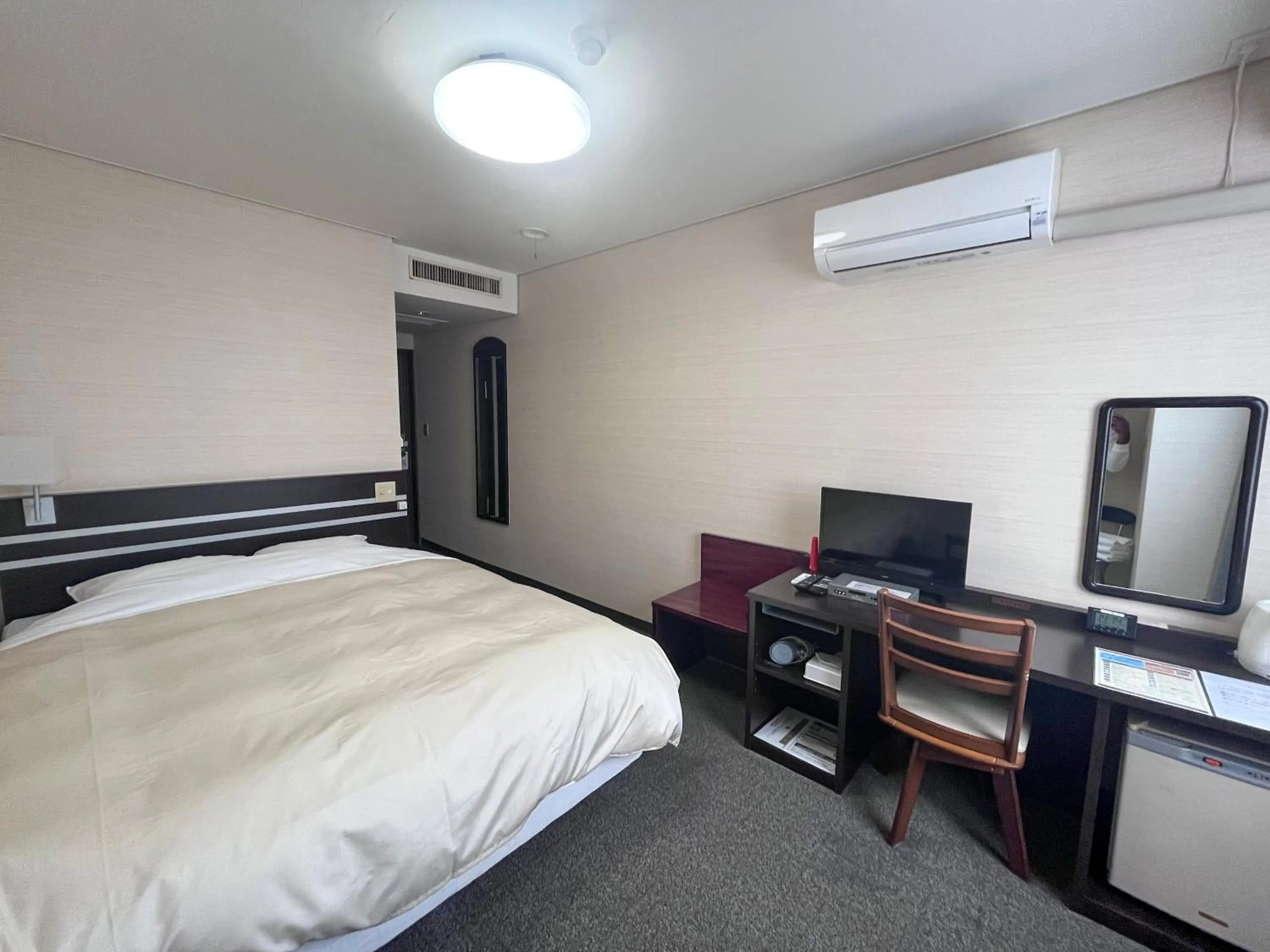 Photo of the whole room, Bed in HOTEL CROWN HILLS FUJINOMIYA