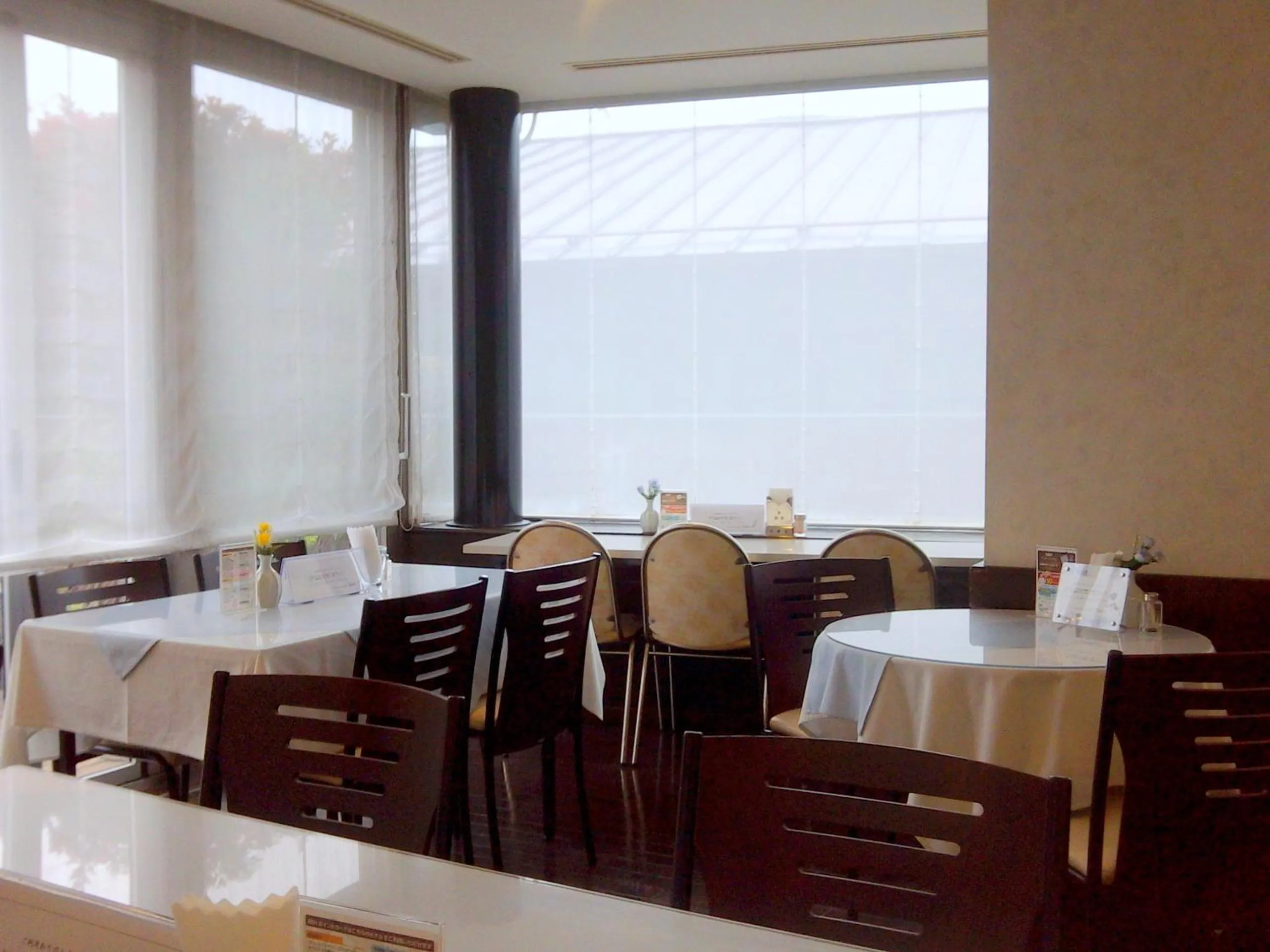 Restaurant/places to eat in Okaya Central Hotel