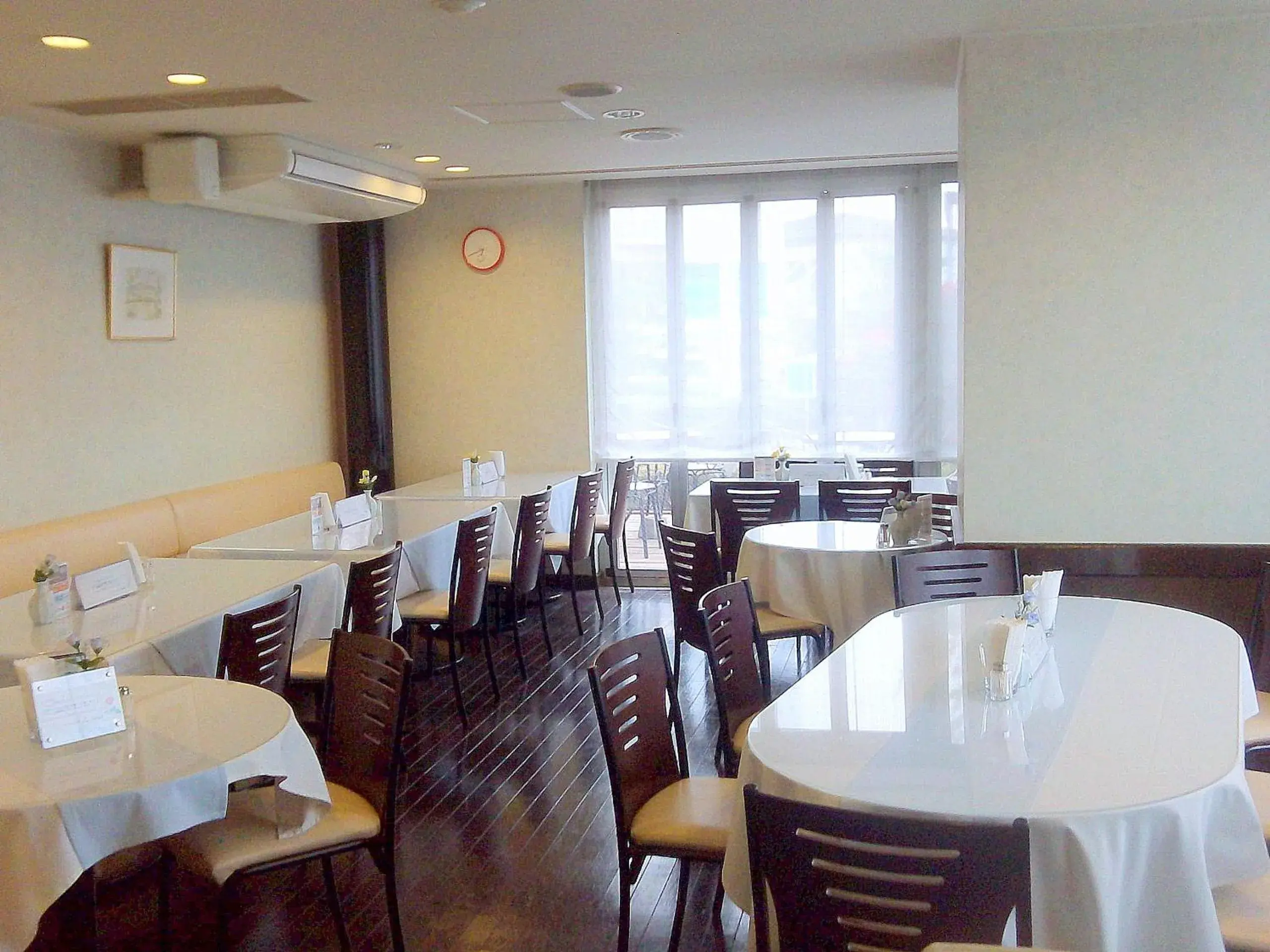 Restaurant/Places to Eat in Okaya Central Hotel