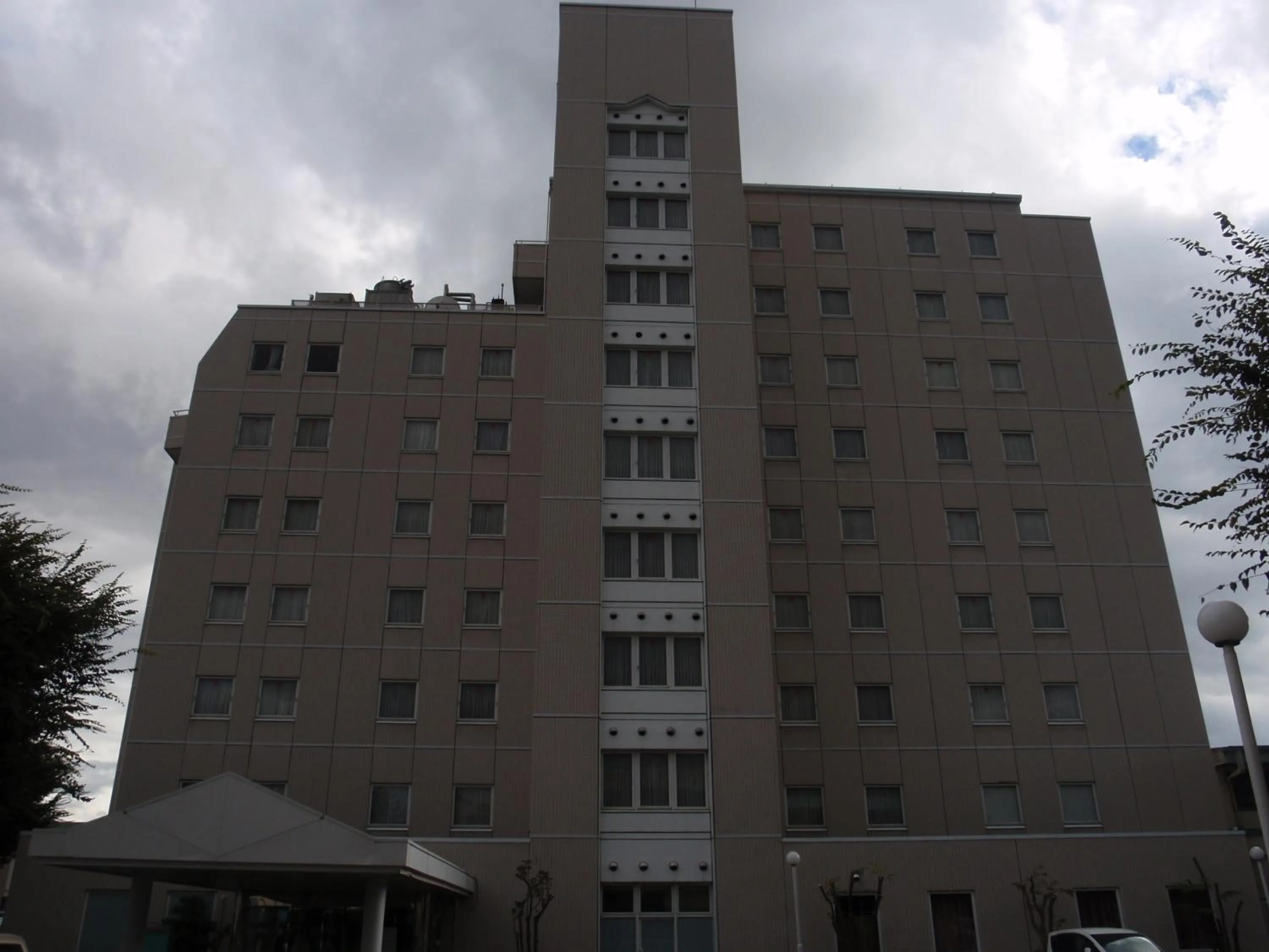Facade/entrance in Hotel Crown Hills Okaya