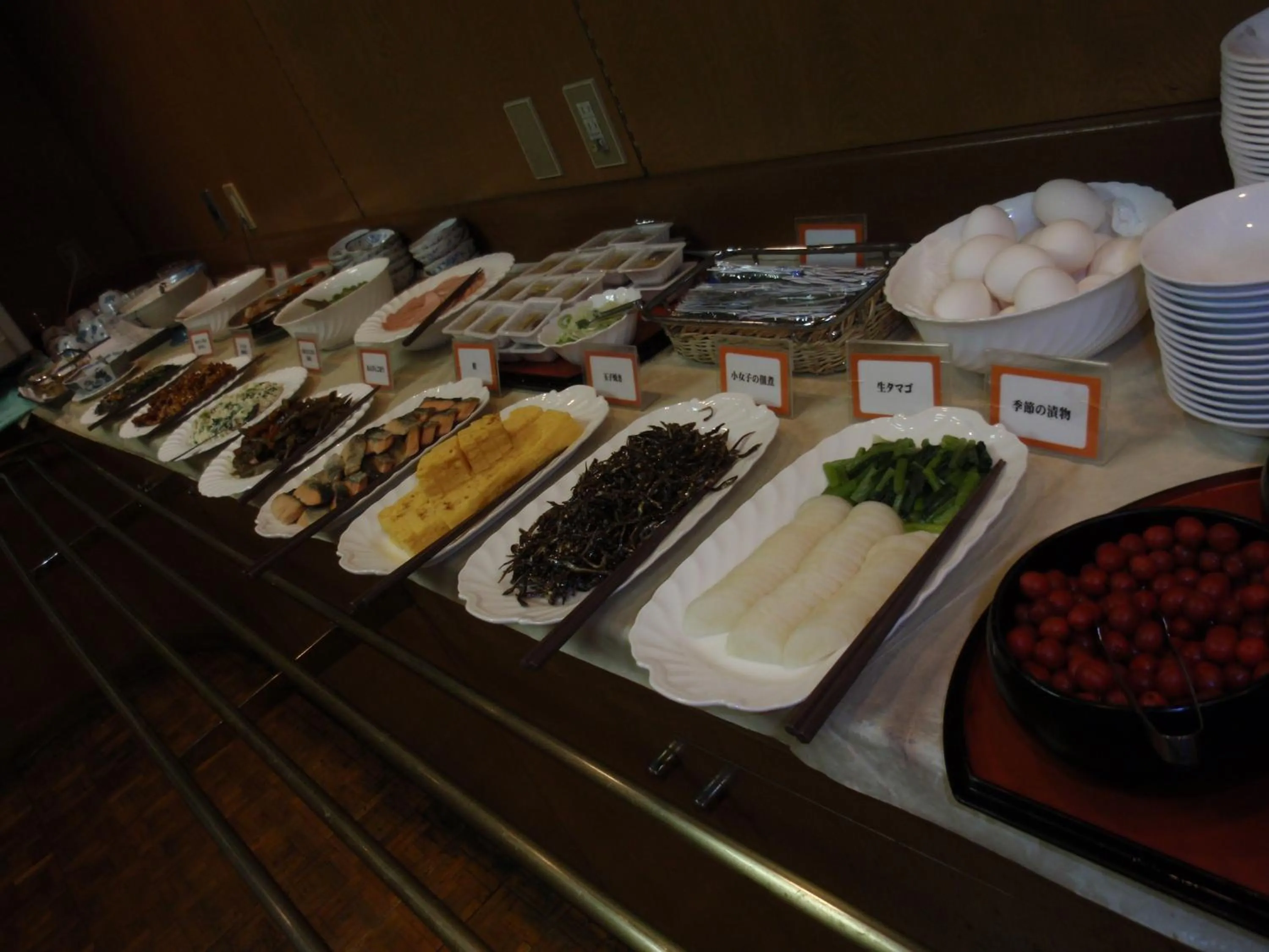 Restaurant/places to eat in Hotel Crown Hills Okaya