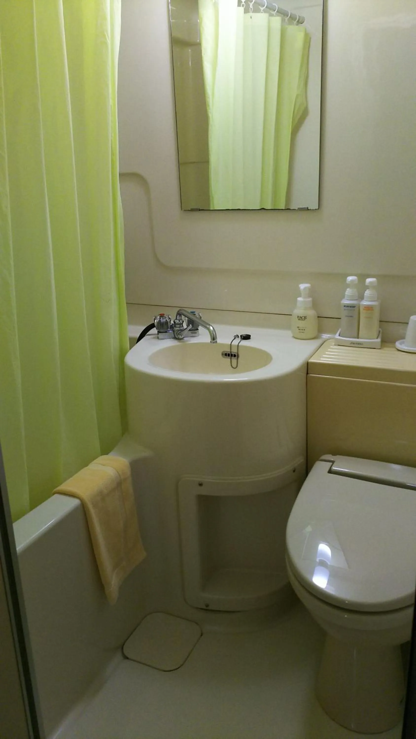 Shower in New Central Hotel Katsuta