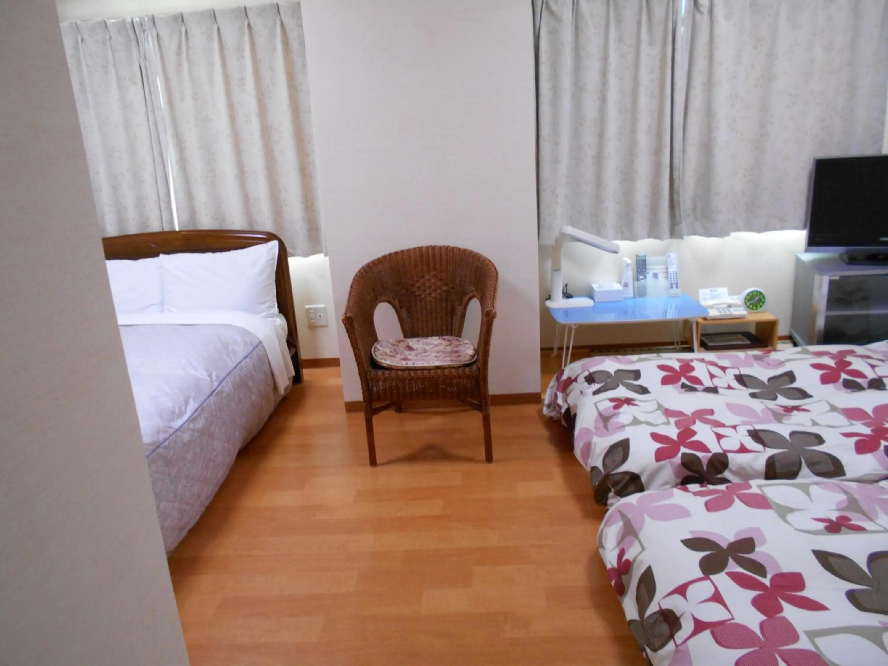 Bed in New Central Hotel Katsuta