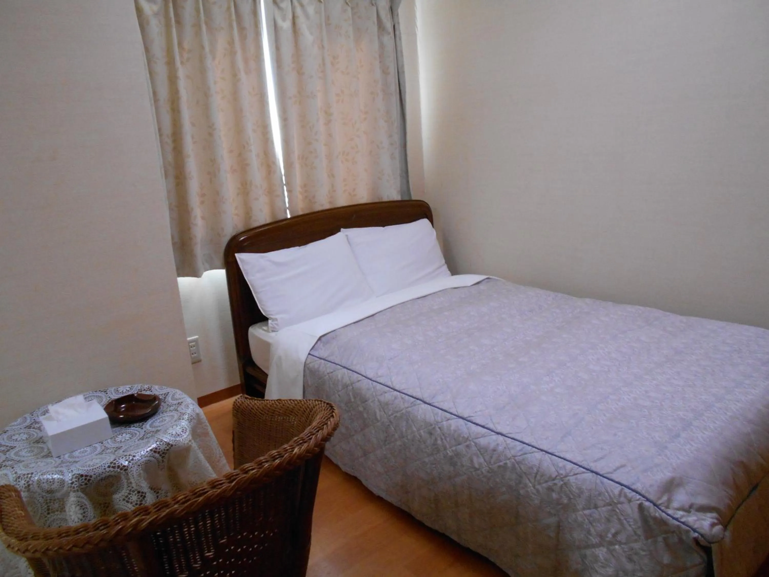 Bed in New Central Hotel Katsuta