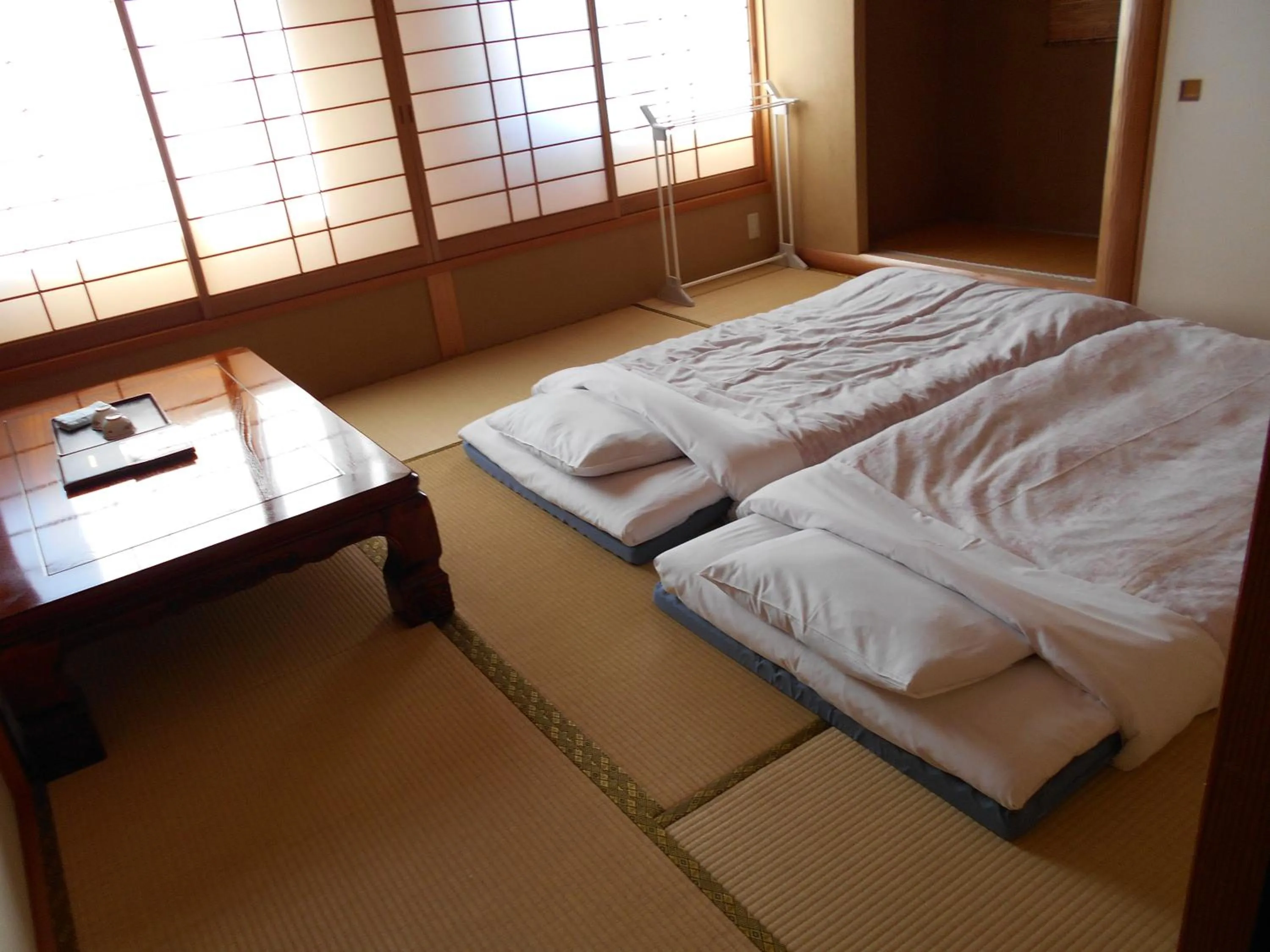 Bed in New Central Hotel Katsuta