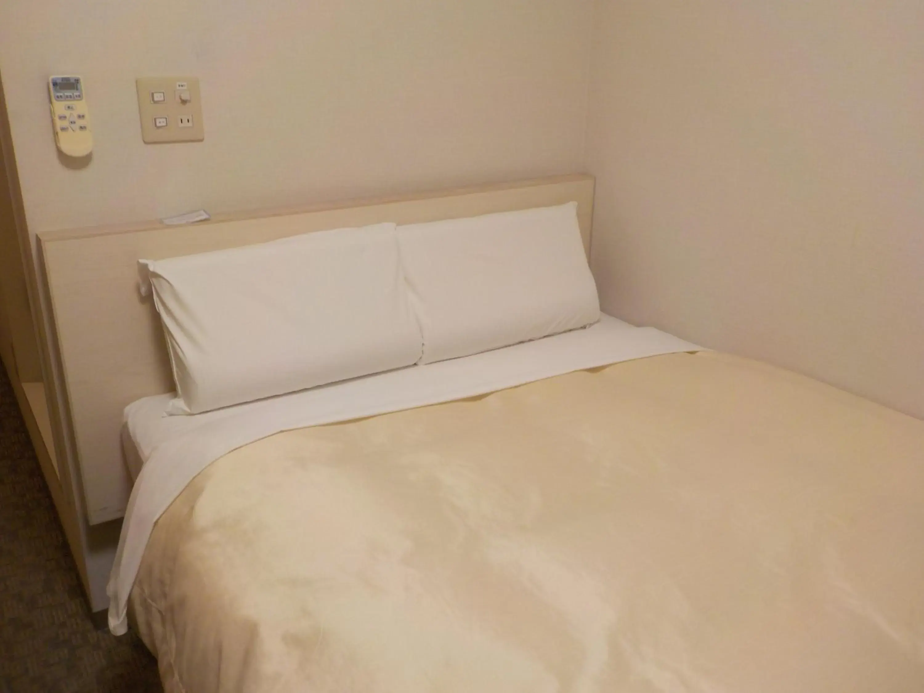 Double Room with Small Double Bed - Smoking in Hotel Crown Hills Katsuta Omotechoten Double Room with Small Double Bed - Smoking in Hotel Crown Hills Katsuta Omotechoten
