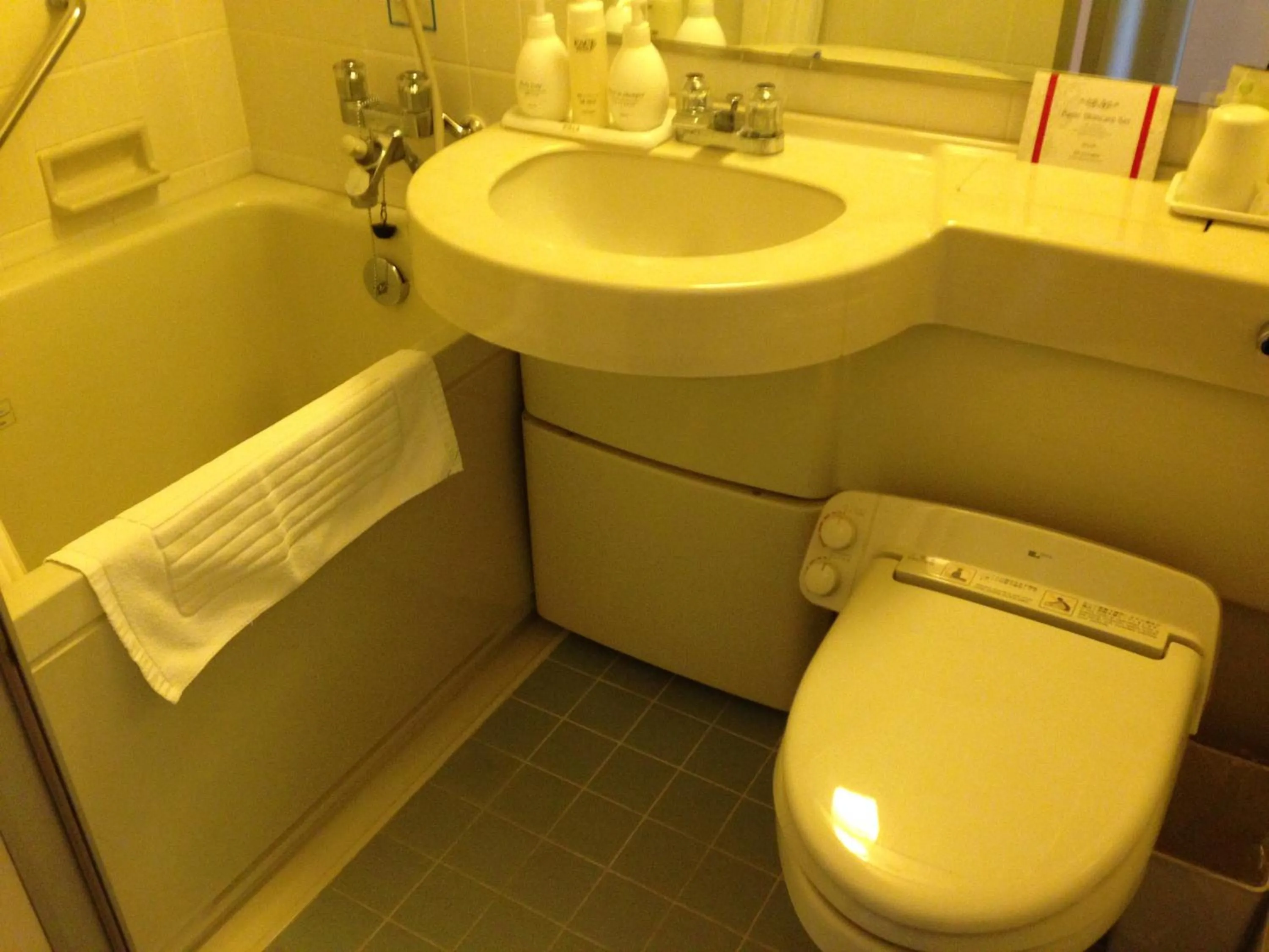 Photo of the whole room in Creston Hotel