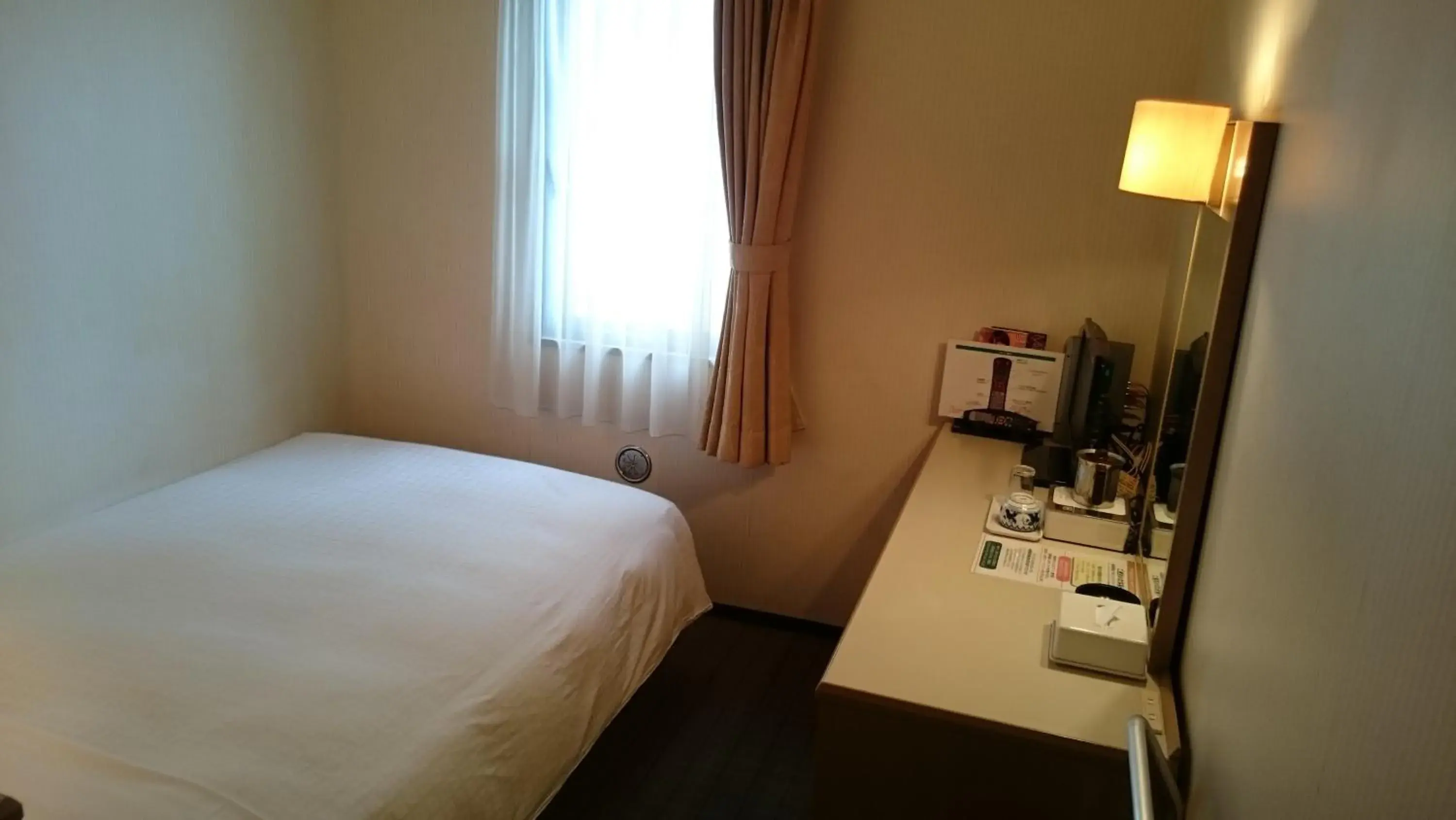 Double Room with Small Double Bed - Non-Smoking in Hotel Crown Hills Sagamihara Double Room with Small Double Bed - Non-Smoking in Hotel Crown Hills Sagamihara