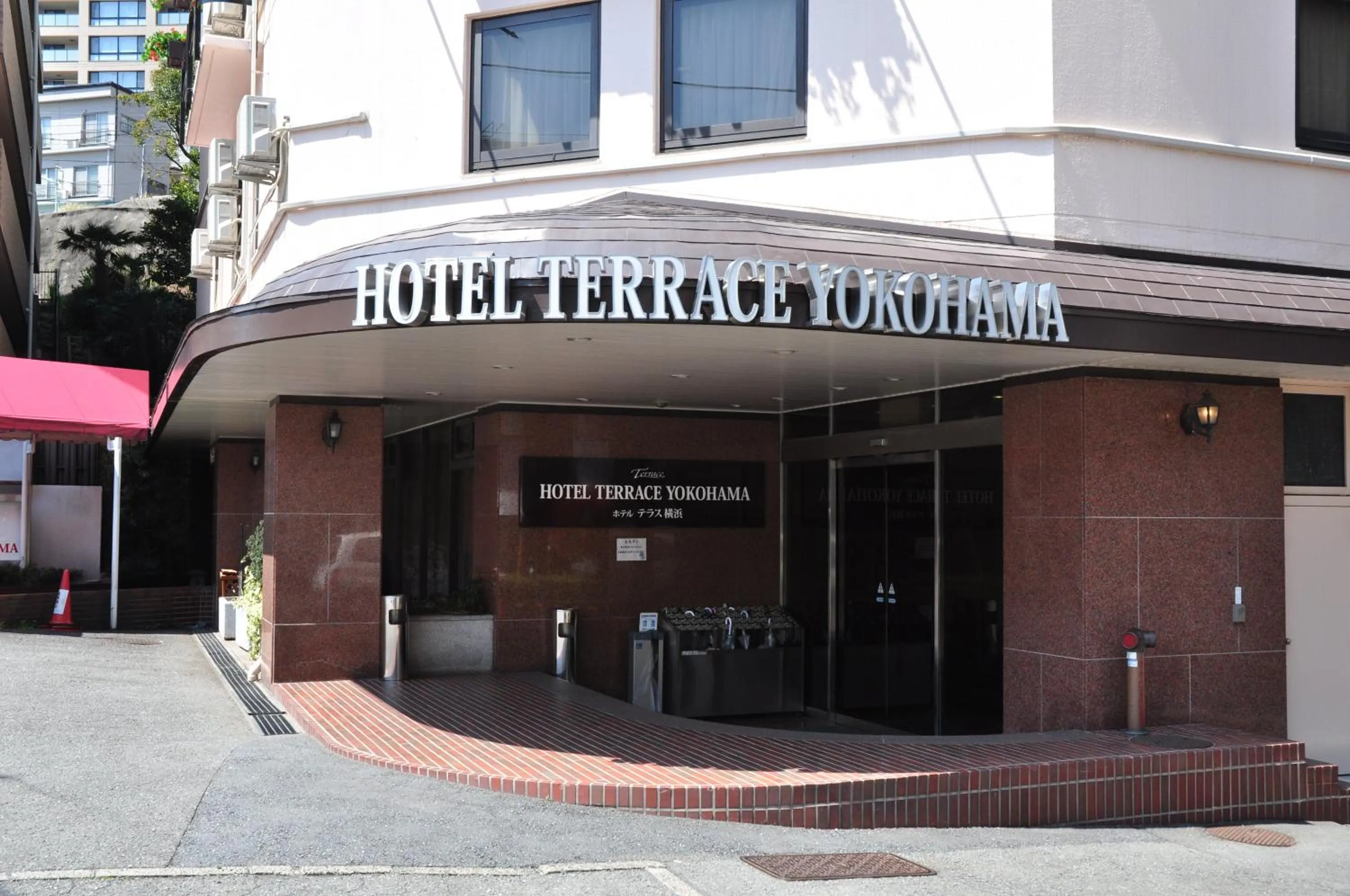 Facade/entrance in Hotel Terrace Yokohama