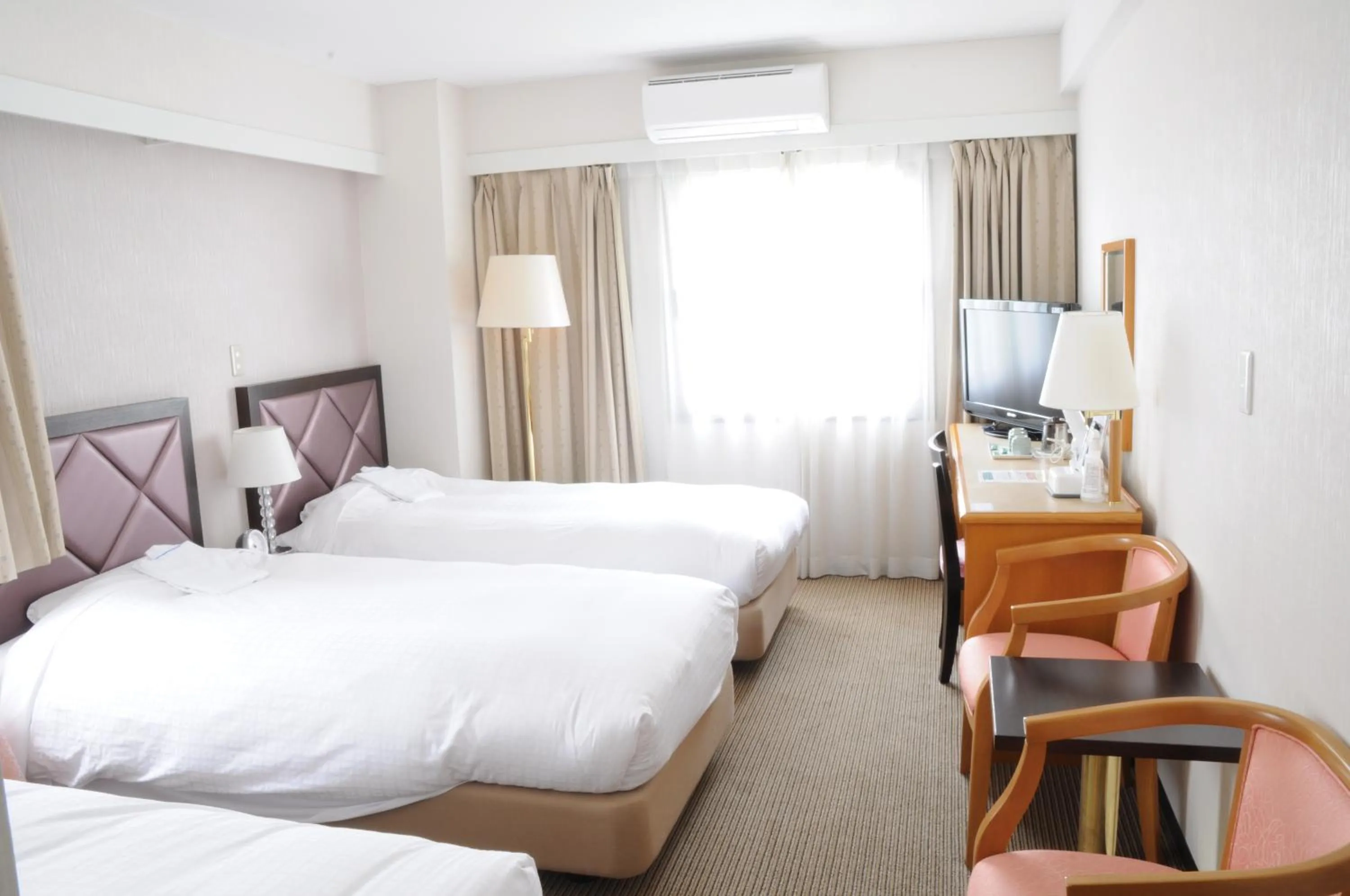 Photo of the whole room, Bed in Hotel Terrace Yokohama