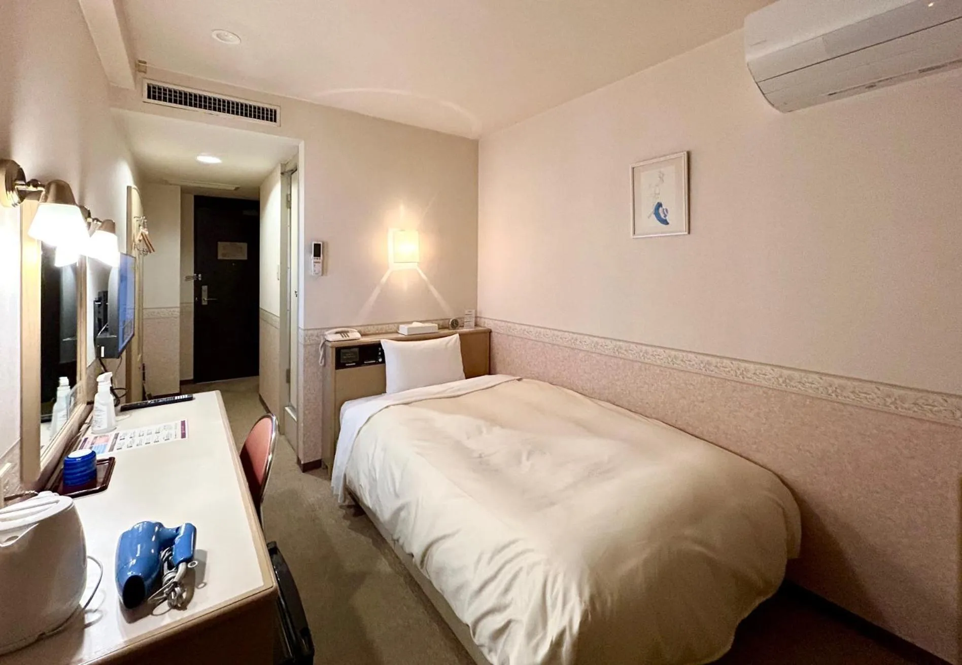 Photo of the whole room, Bed in Hotel Crown Hills Kanazawa