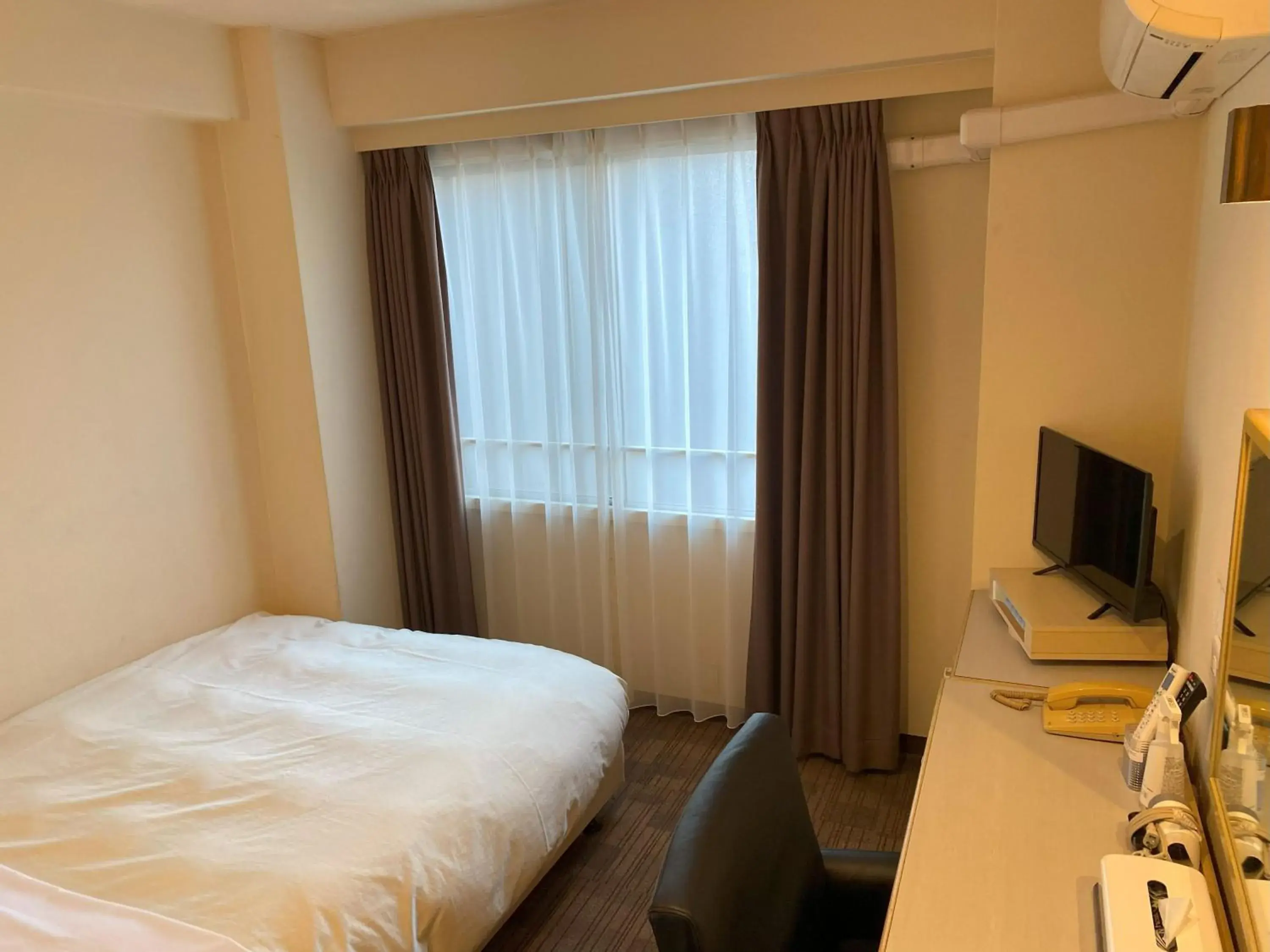 Double Room with Small Double Bed - Non-Smoking in Hotel Crown Hills Kumamoto Double Room with Small Double Bed - Non-Smoking in Hotel Crown Hills Kumamoto