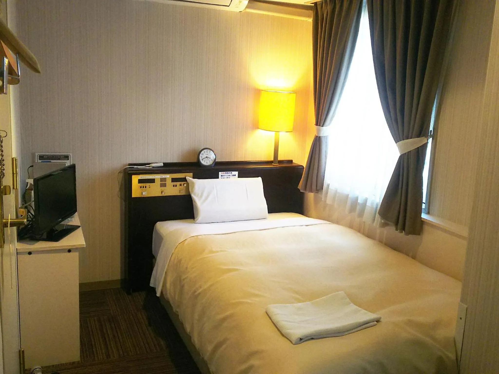 Photo of the whole room, Bed in Hosplitality In Yawatajuku