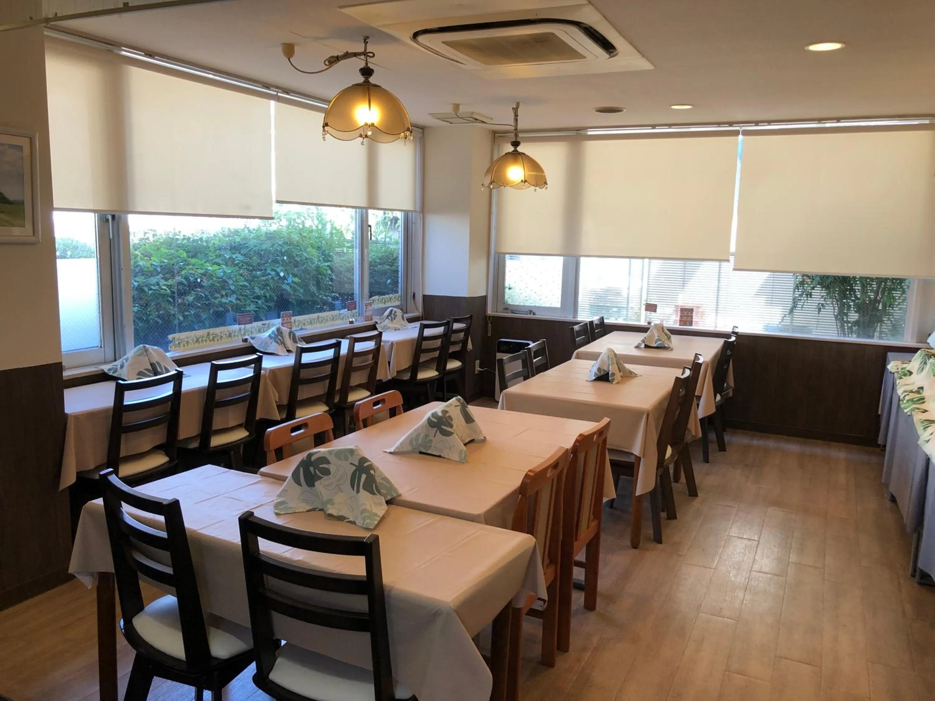 Restaurant/places to eat in Business Hotel Goi Hills