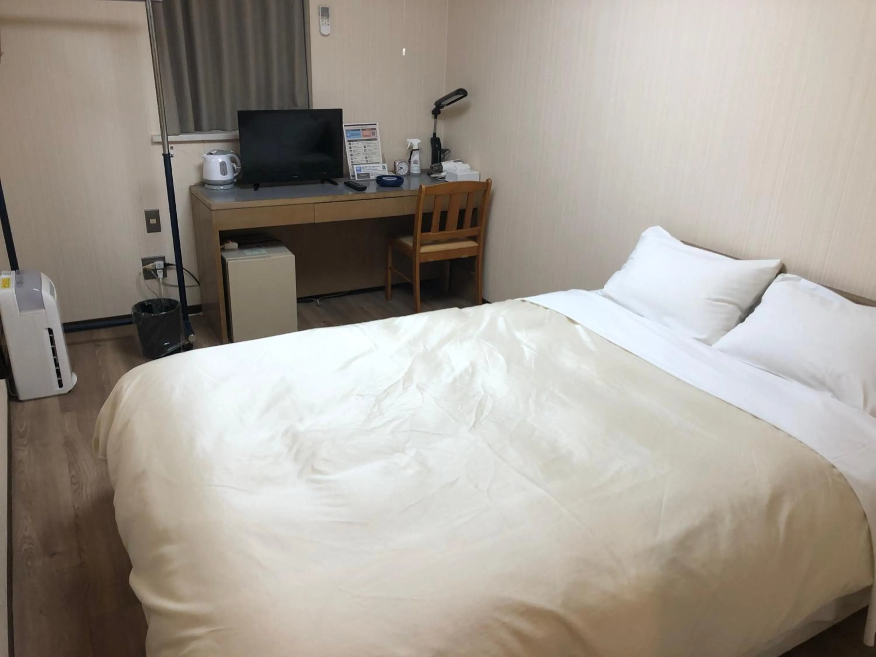 Photo of the whole room, Bed in Hotel Kimitsu Hills