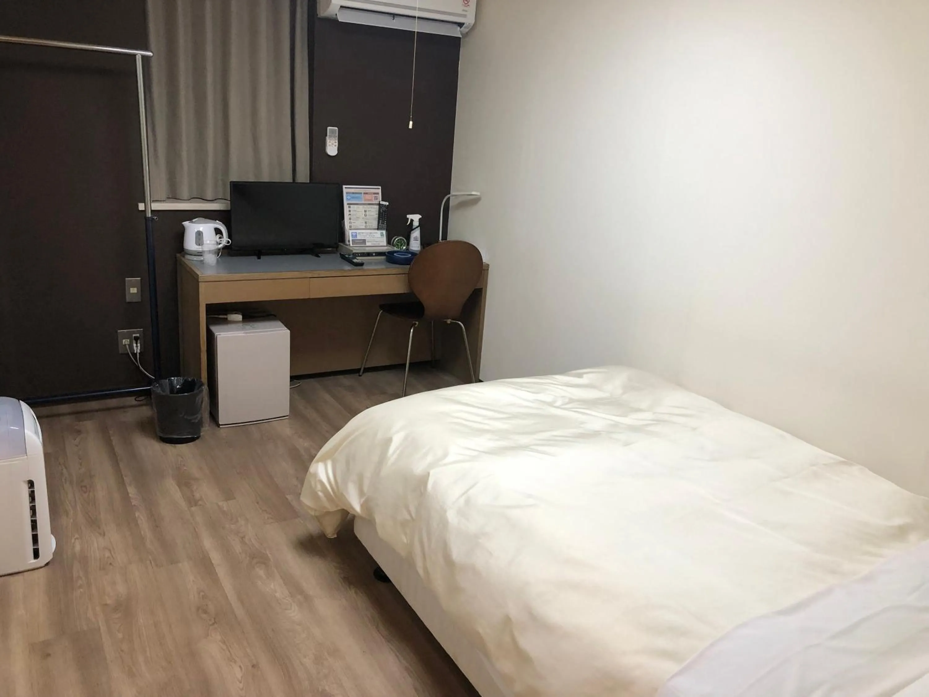 Photo of the whole room, Bed in Hotel Kimitsu Hills