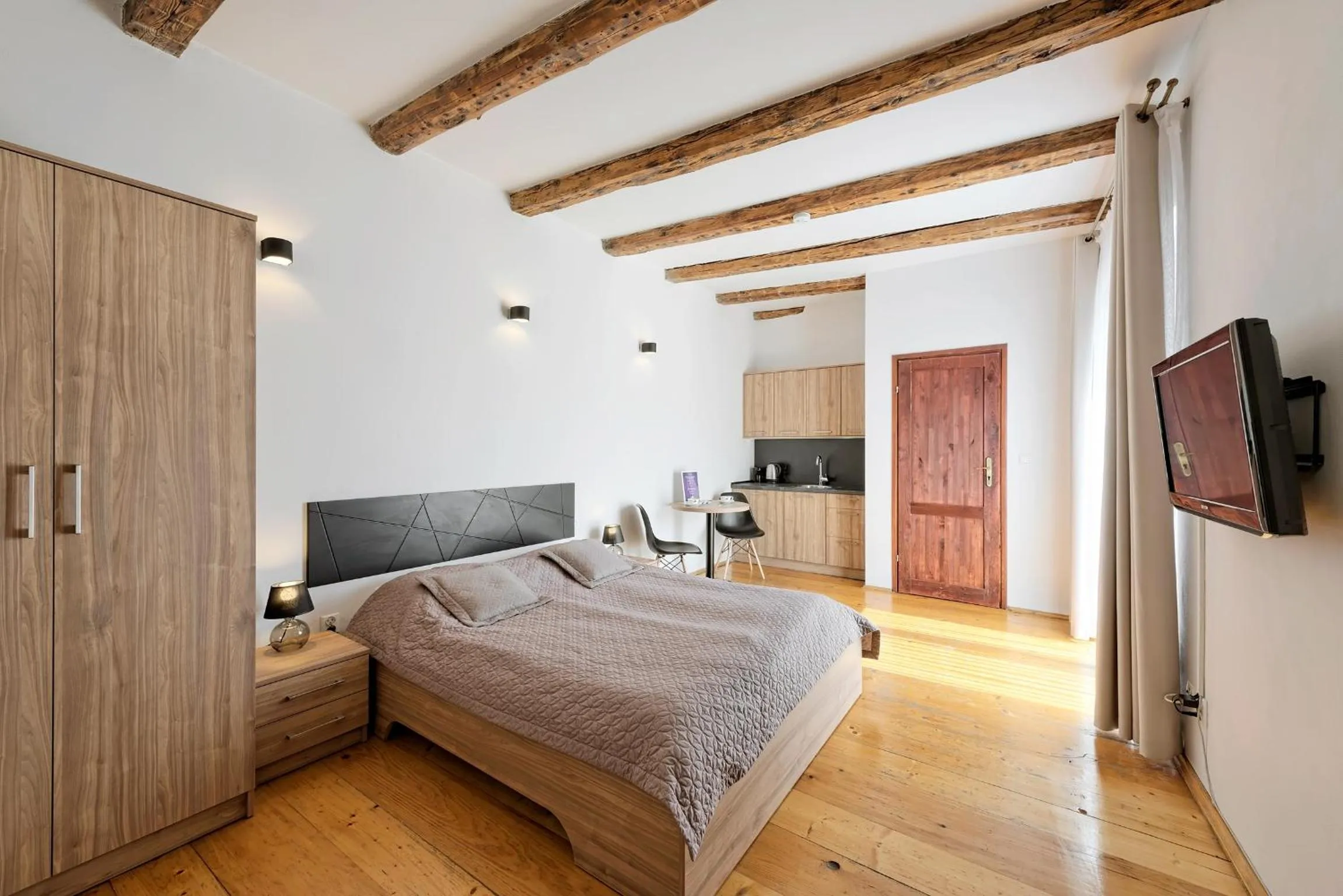 Kitchen or kitchenette, Bed in Krakow For You Main Square Apartments