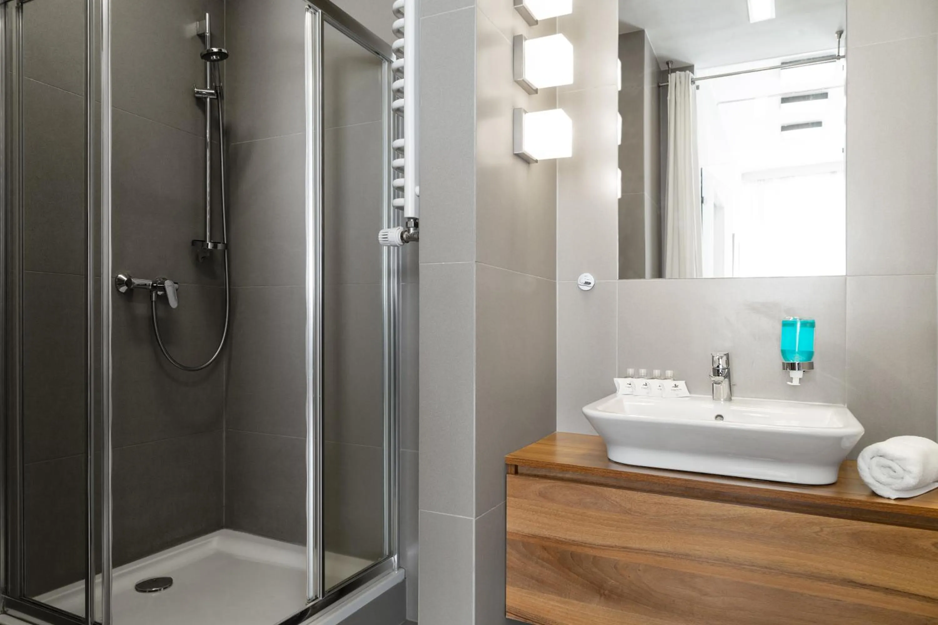 Bathroom in Krakow For You Main Square Apartments