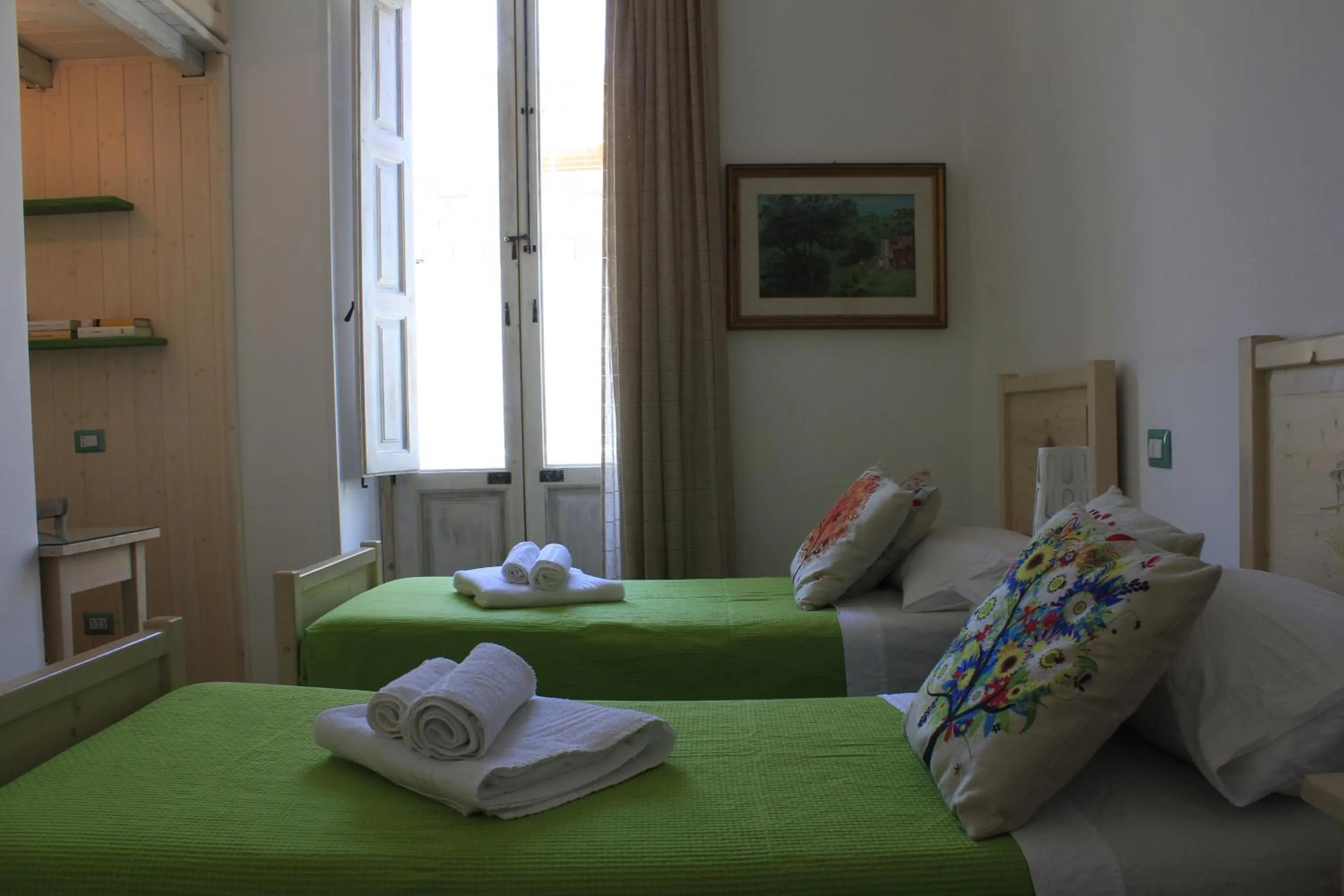 Photo of the whole room, Bed in Elementa