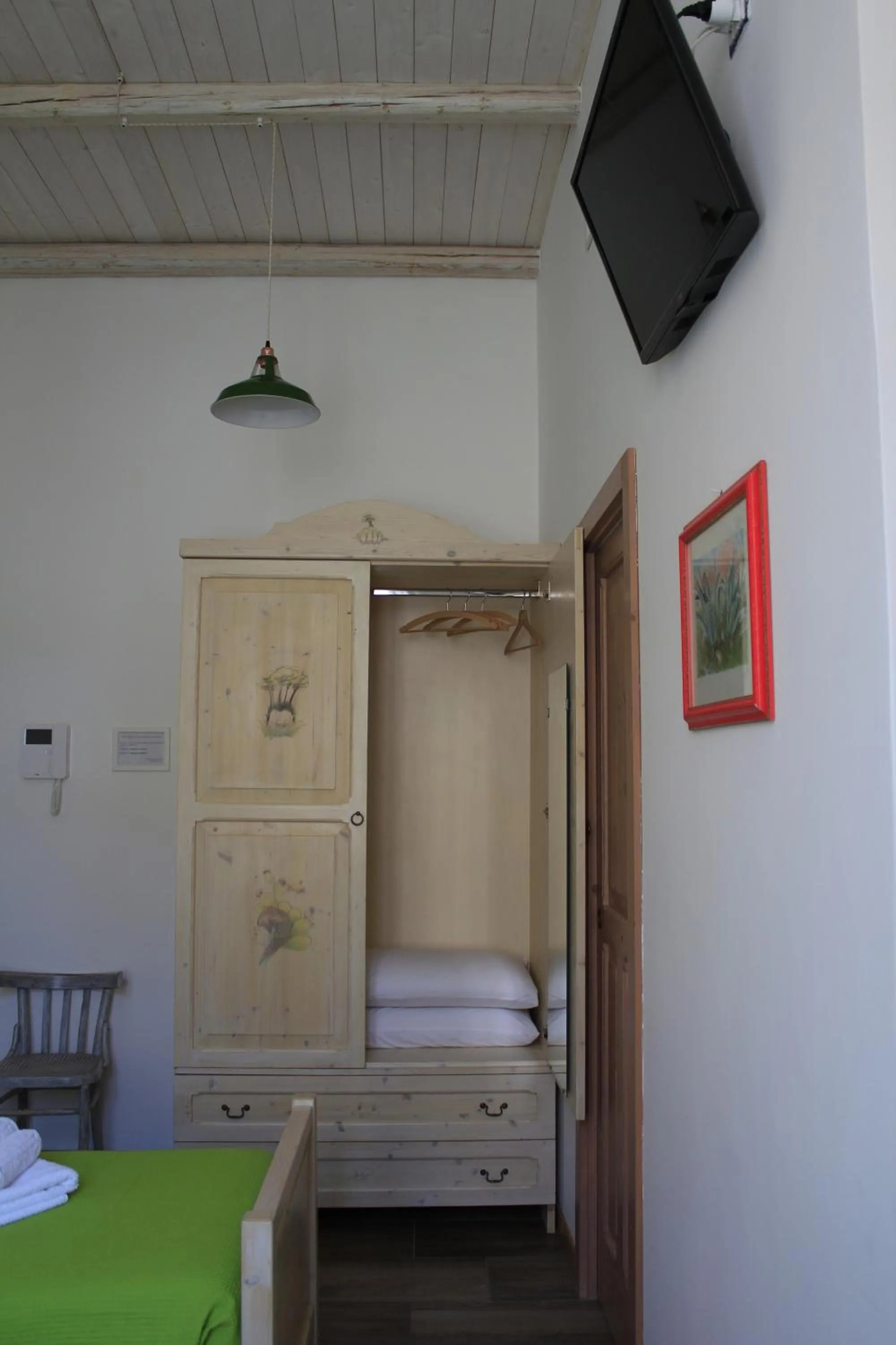 Photo of the whole room, Bed in Elementa