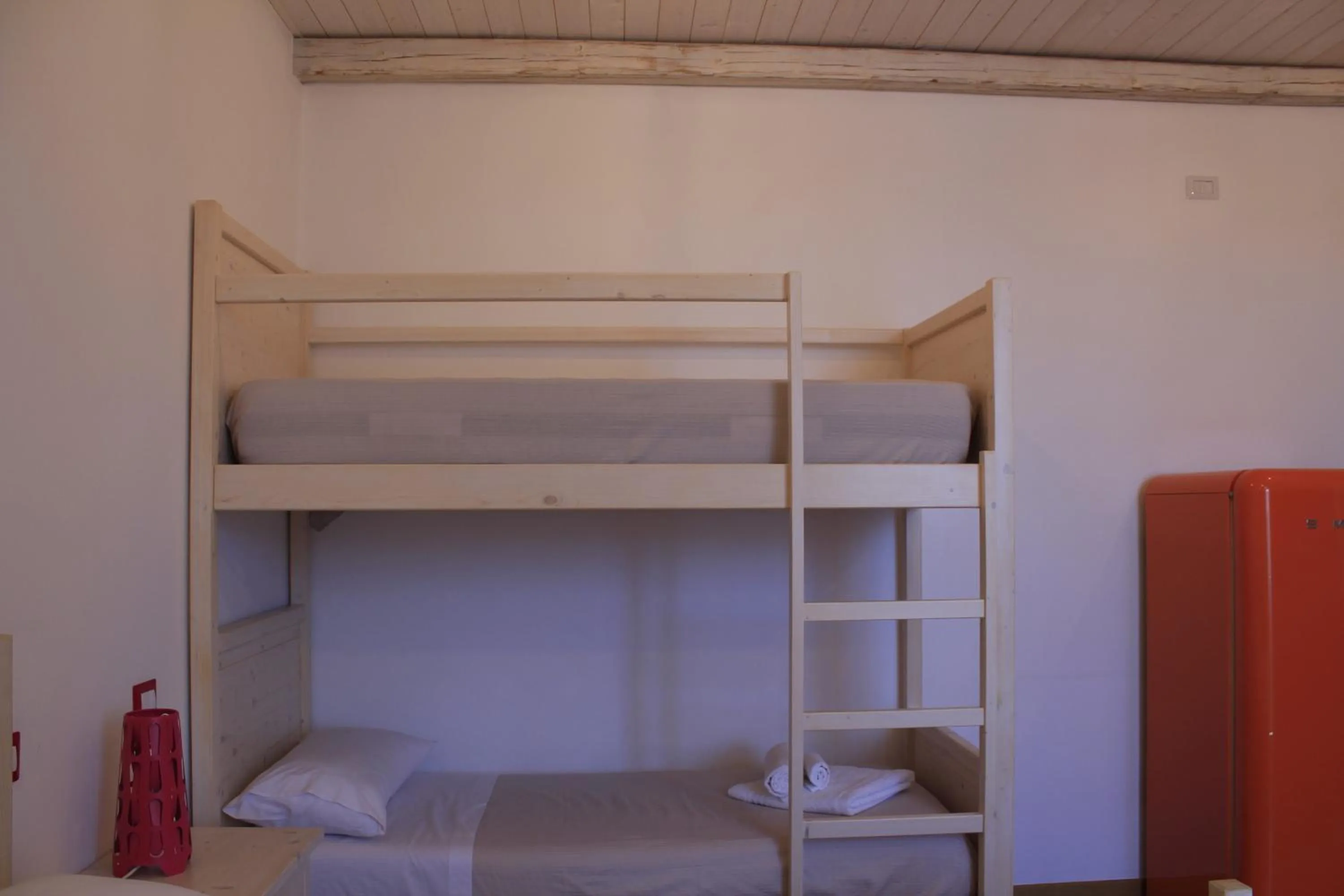 bunk bed, Bed in Elementa