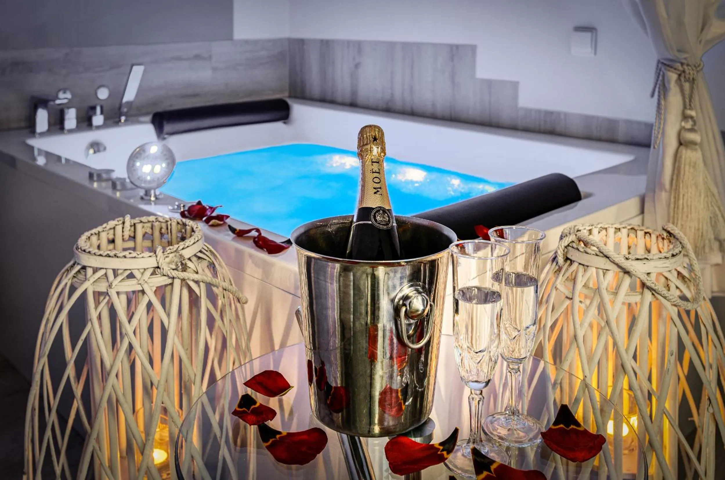 Hot Tub in Kameralny Aparthotel Elegante Władysławowo - Adults Only