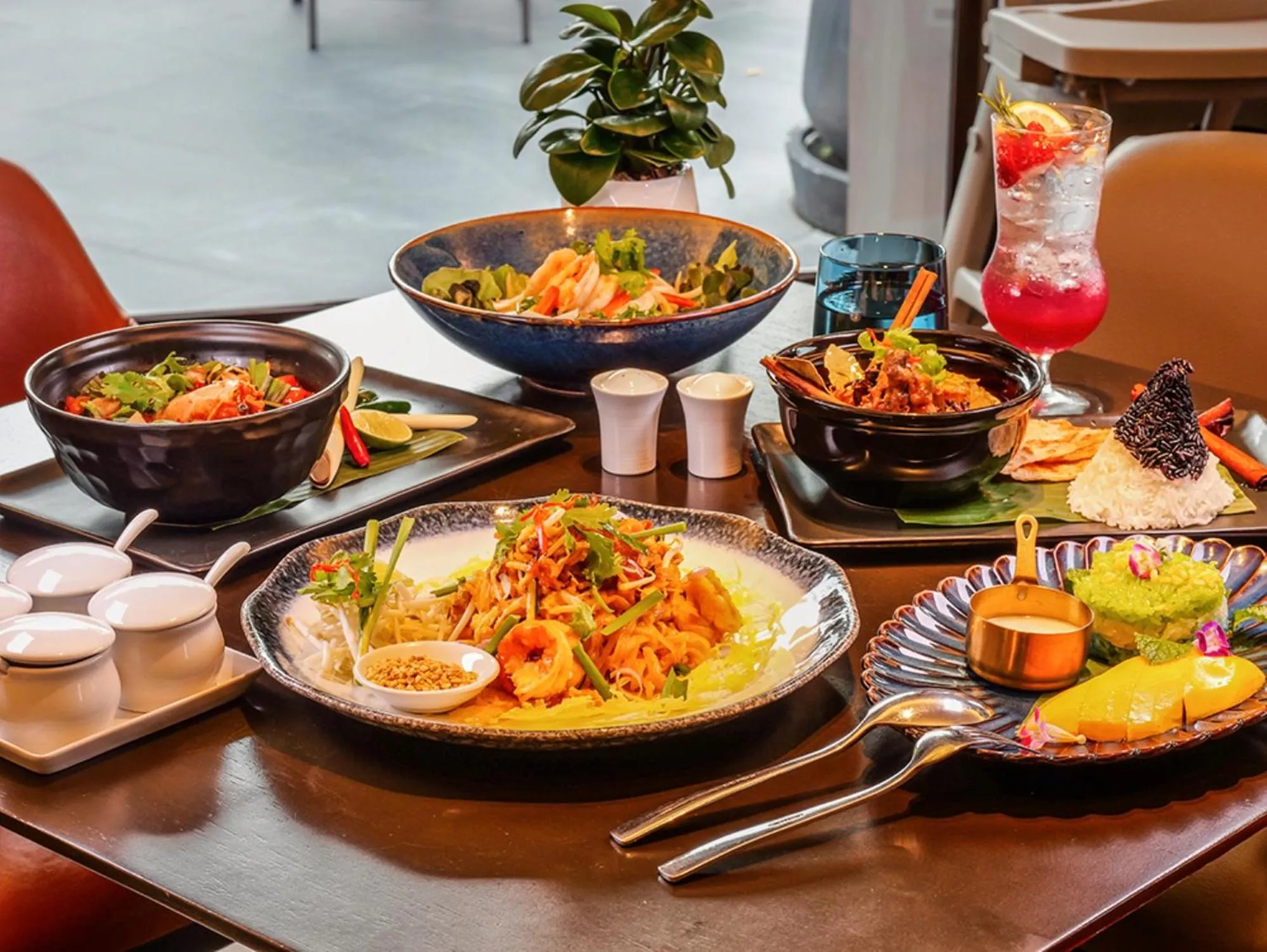 Restaurant/places to eat in Marriott Executive Apartments Bangkok, Sukhumvit 50