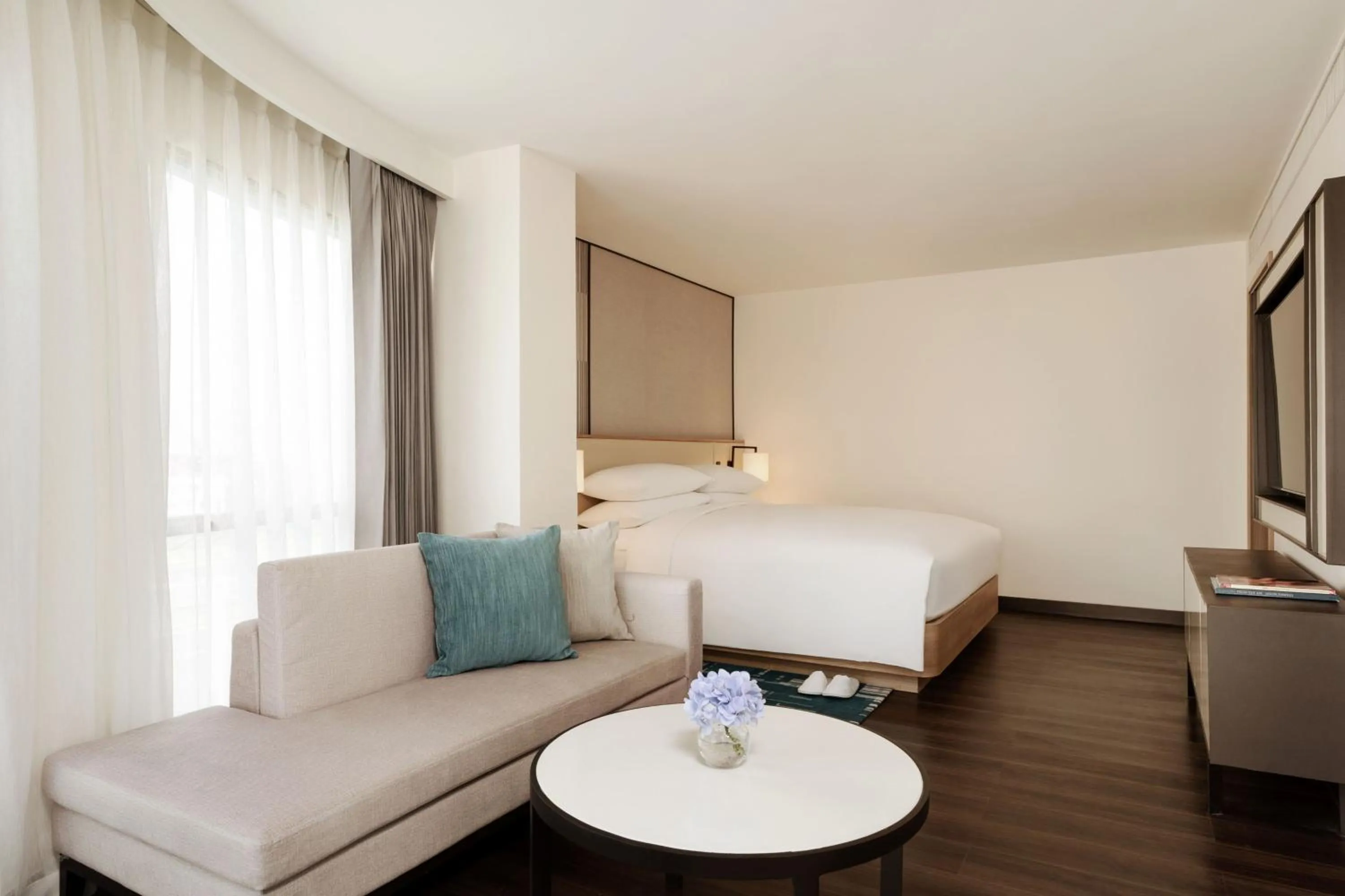 Bedroom, Bed in Marriott Executive Apartments Bangkok, Sukhumvit 50