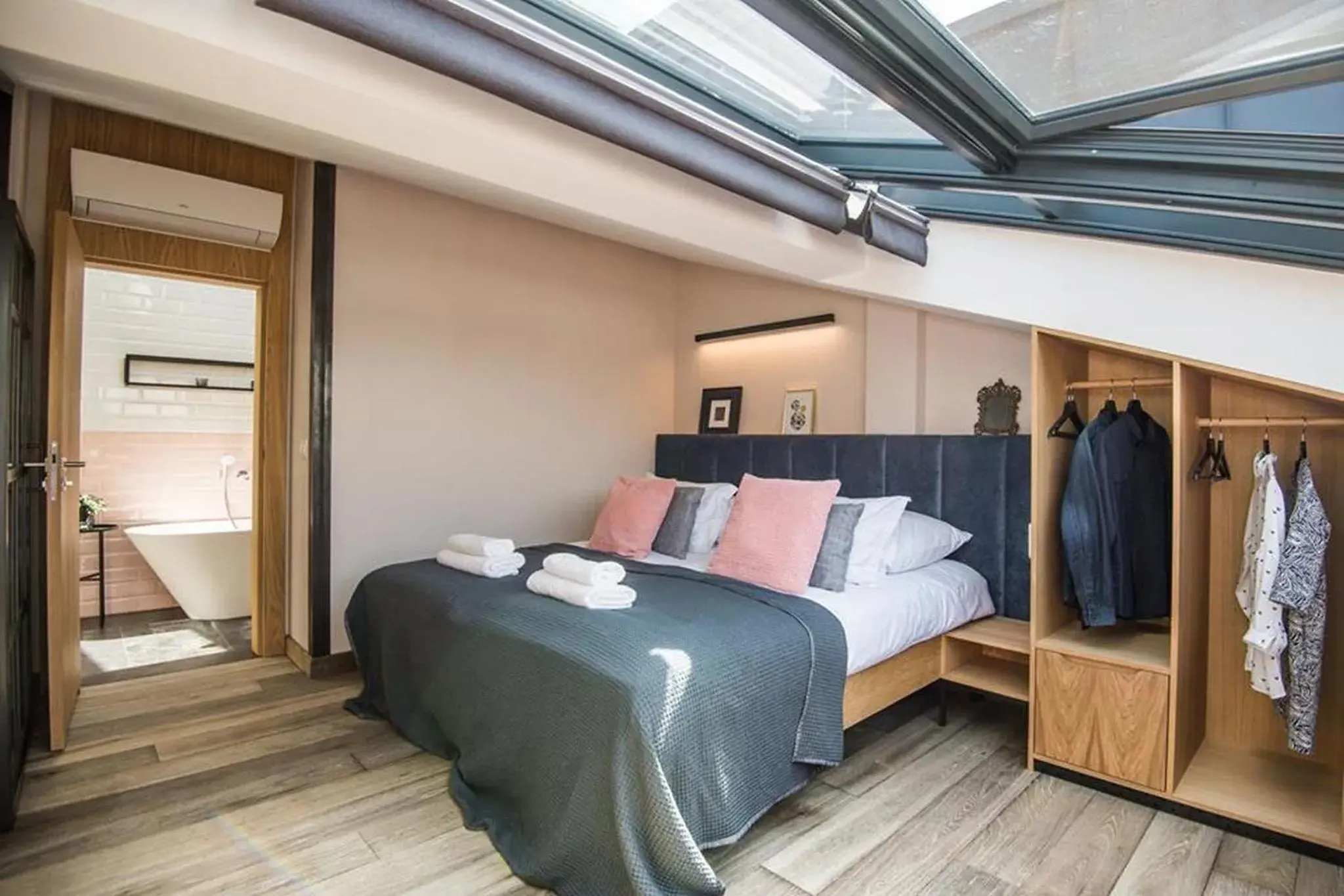 Superior Apartment with Fireplace and Castle View in Stradom 15 Apartments Superior Apartment with Fireplace and Castle View in Stradom 15 Apartments