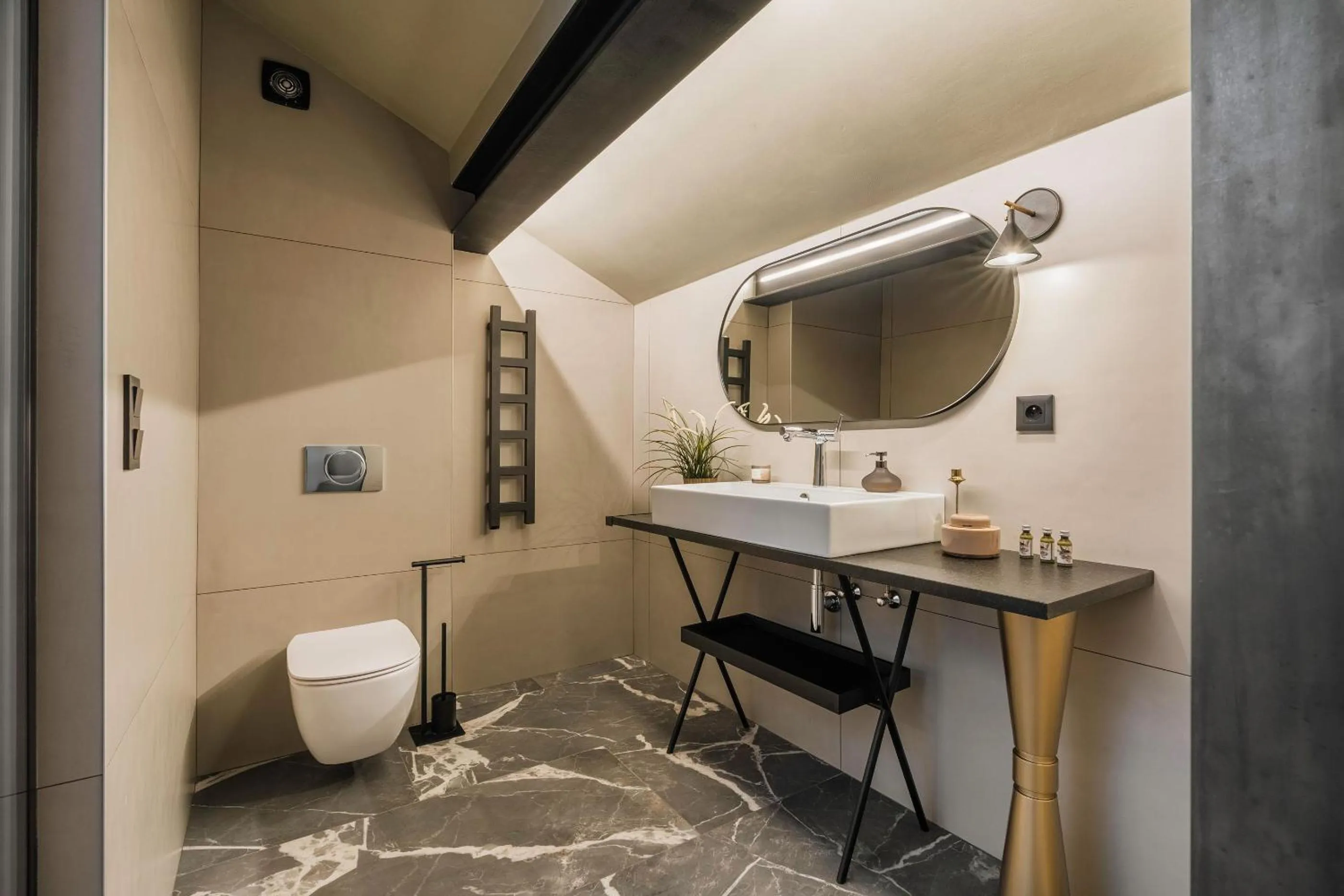 Toilet in Stradom 15 - LoftAffair Collection