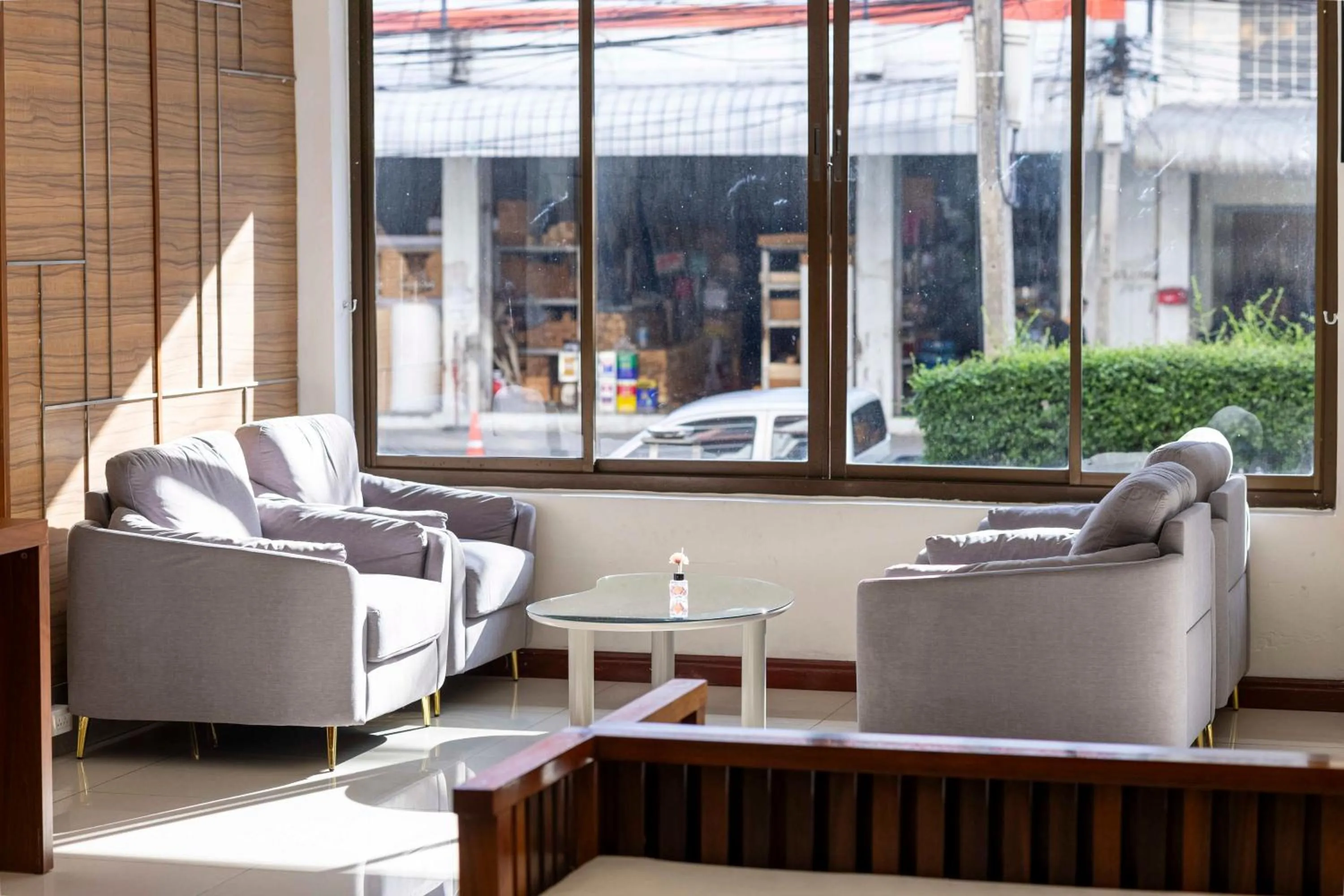 Seating area in The President Hotel at Chokchai 4