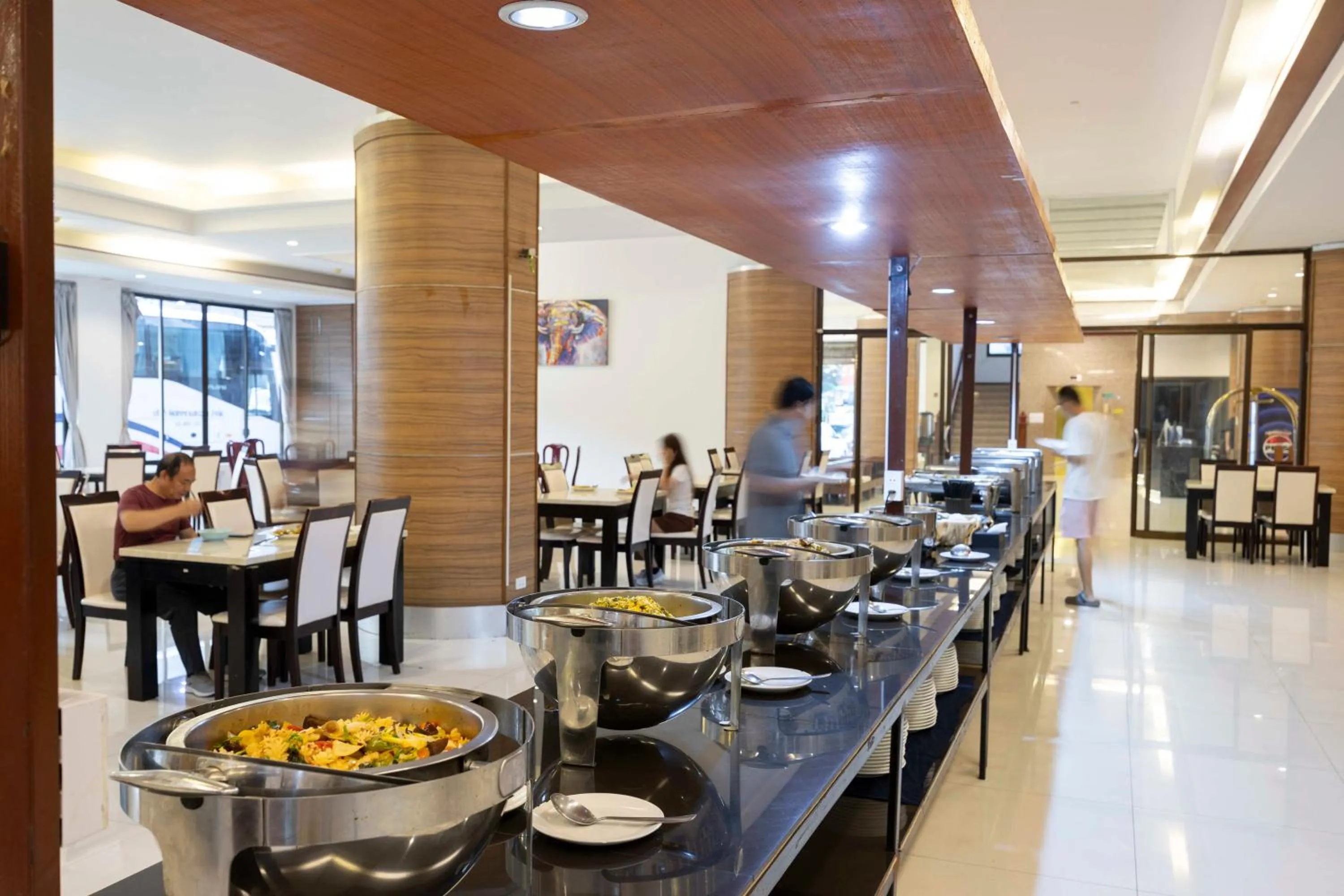 Restaurant/places to eat in The President Hotel at Chokchai 4