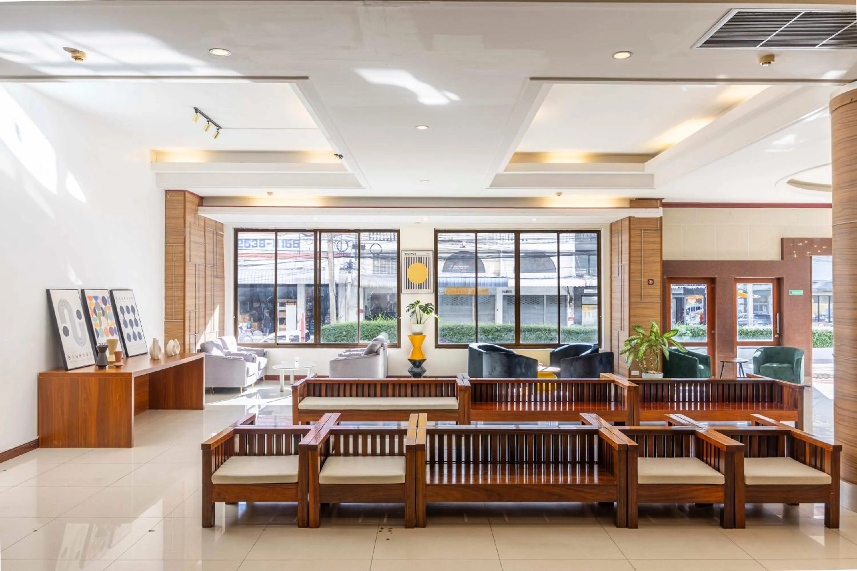 Seating area in The President Hotel at Chokchai 4