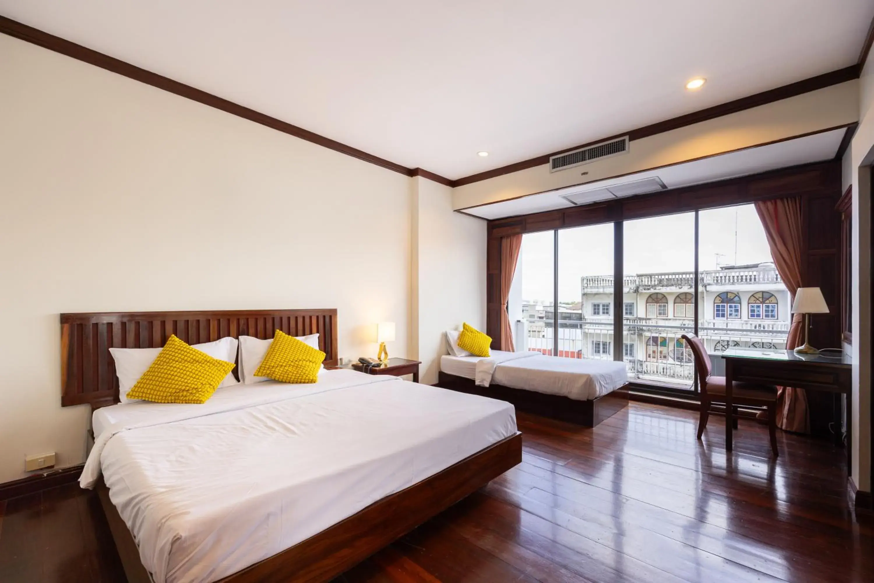 Suite in The President Hotel at Chokchai 4 Suite in The President Hotel at Chokchai 4