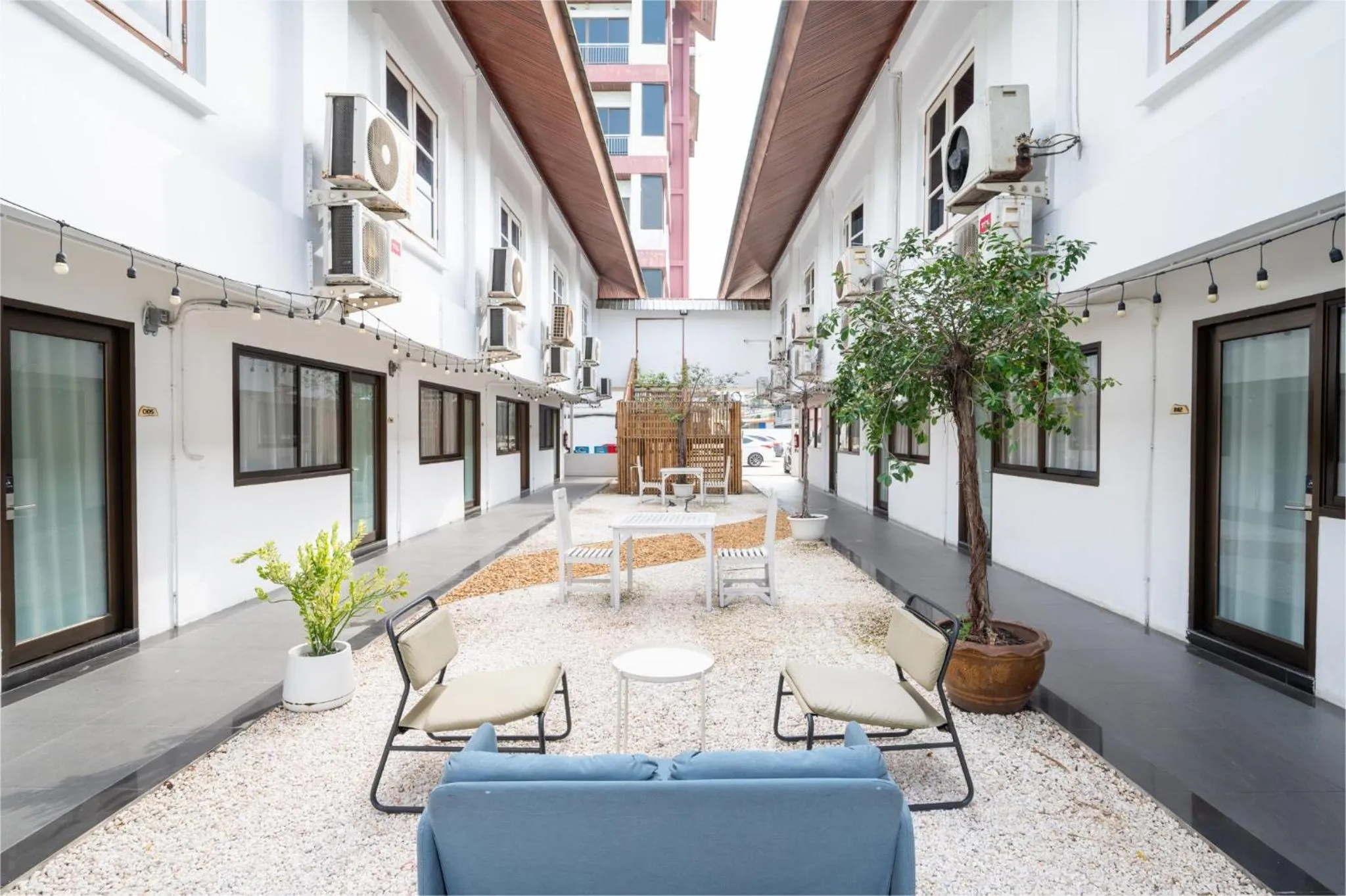 Patio in The President Hotel at Chokchai 4