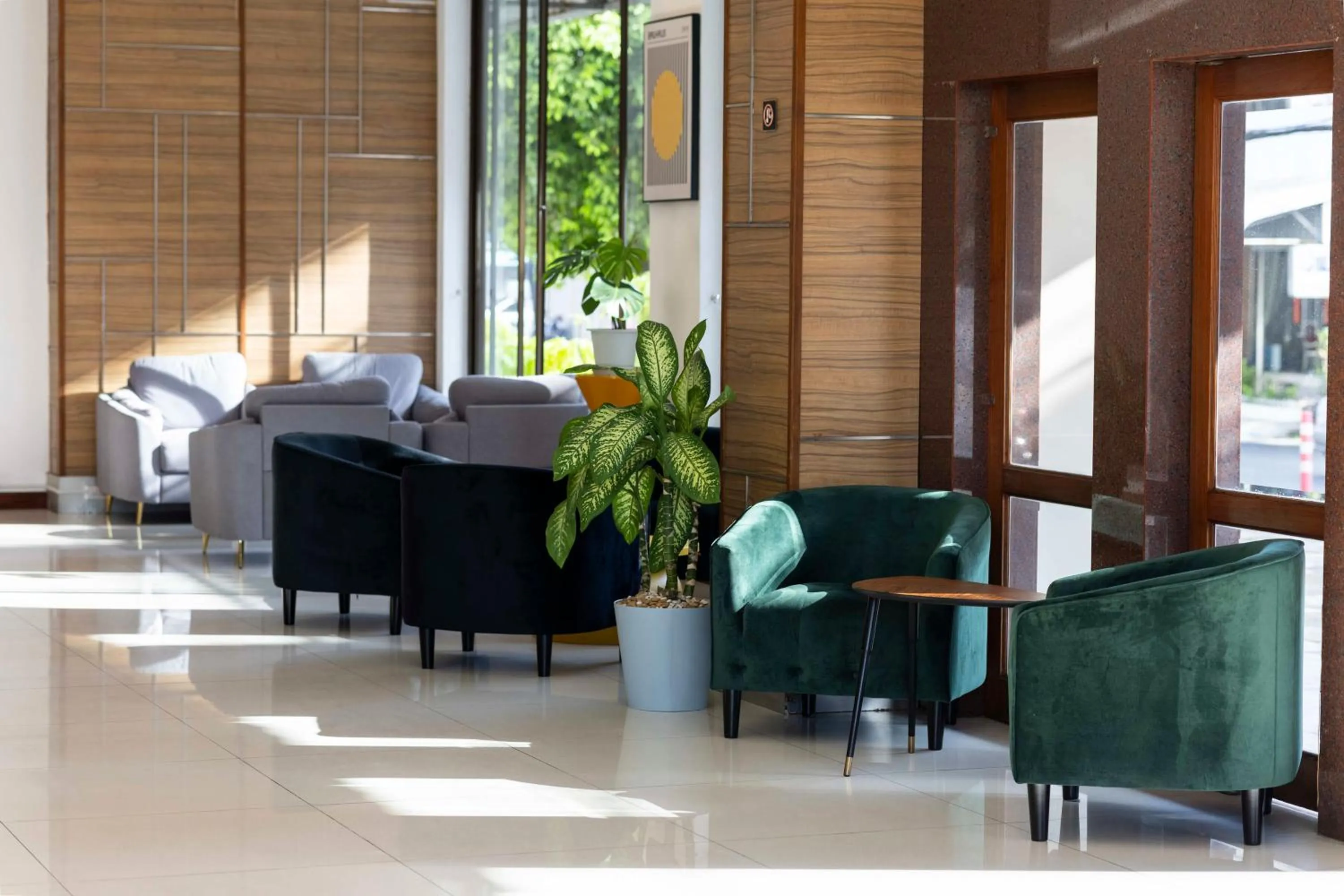 Seating area in The President Hotel at Chokchai 4