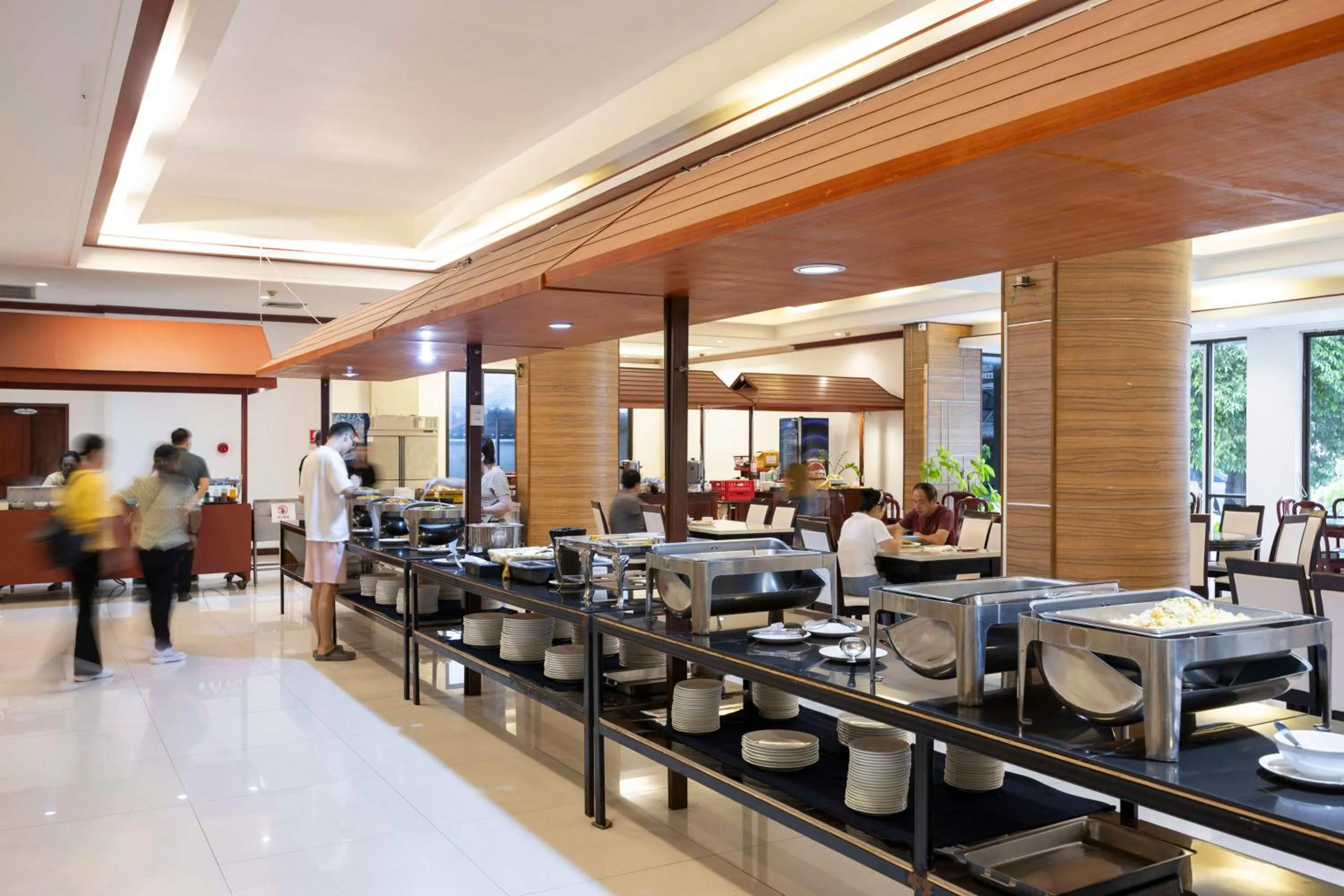 Restaurant/places to eat in The President Hotel at Chokchai 4