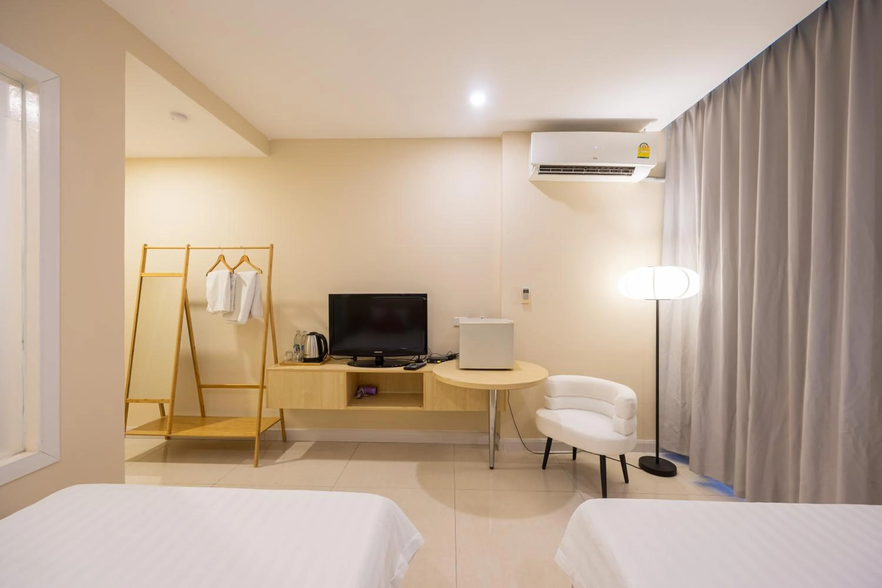 TV and multimedia, Bed in The President Hotel at Chokchai 4