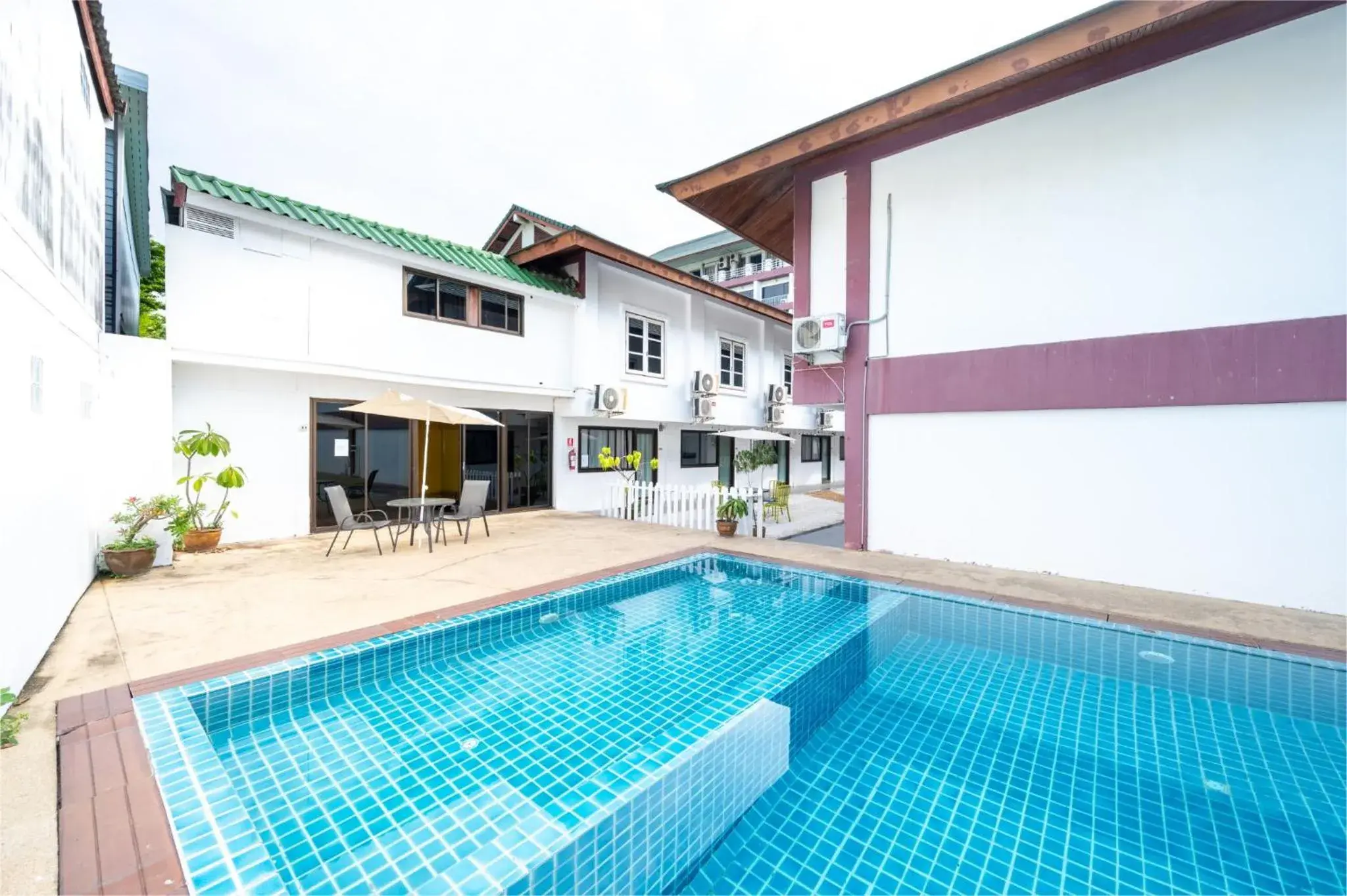 Property building in The President Hotel at Chokchai 4 Property building in The President Hotel at Chokchai 4