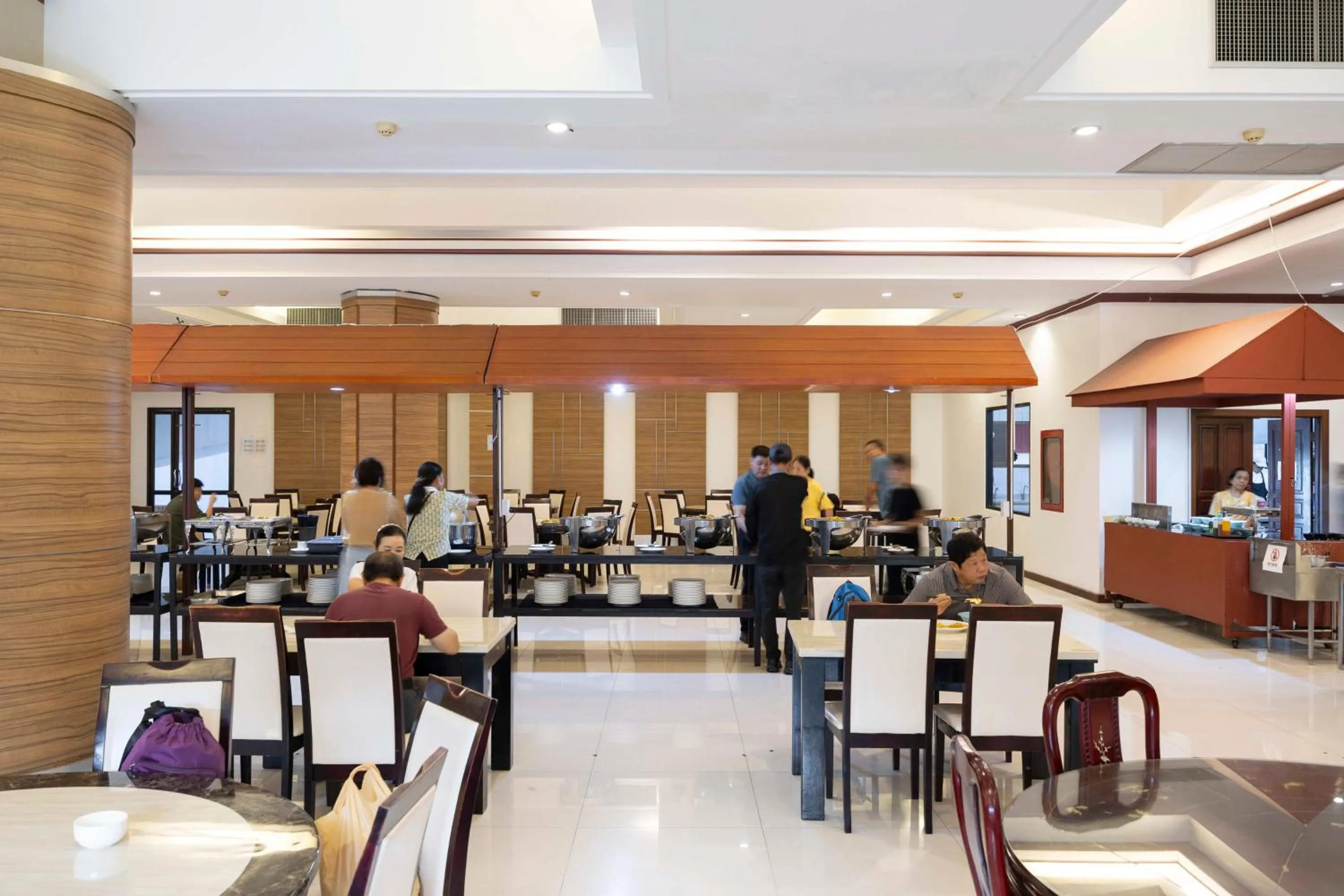 Restaurant/places to eat in The President Hotel at Chokchai 4