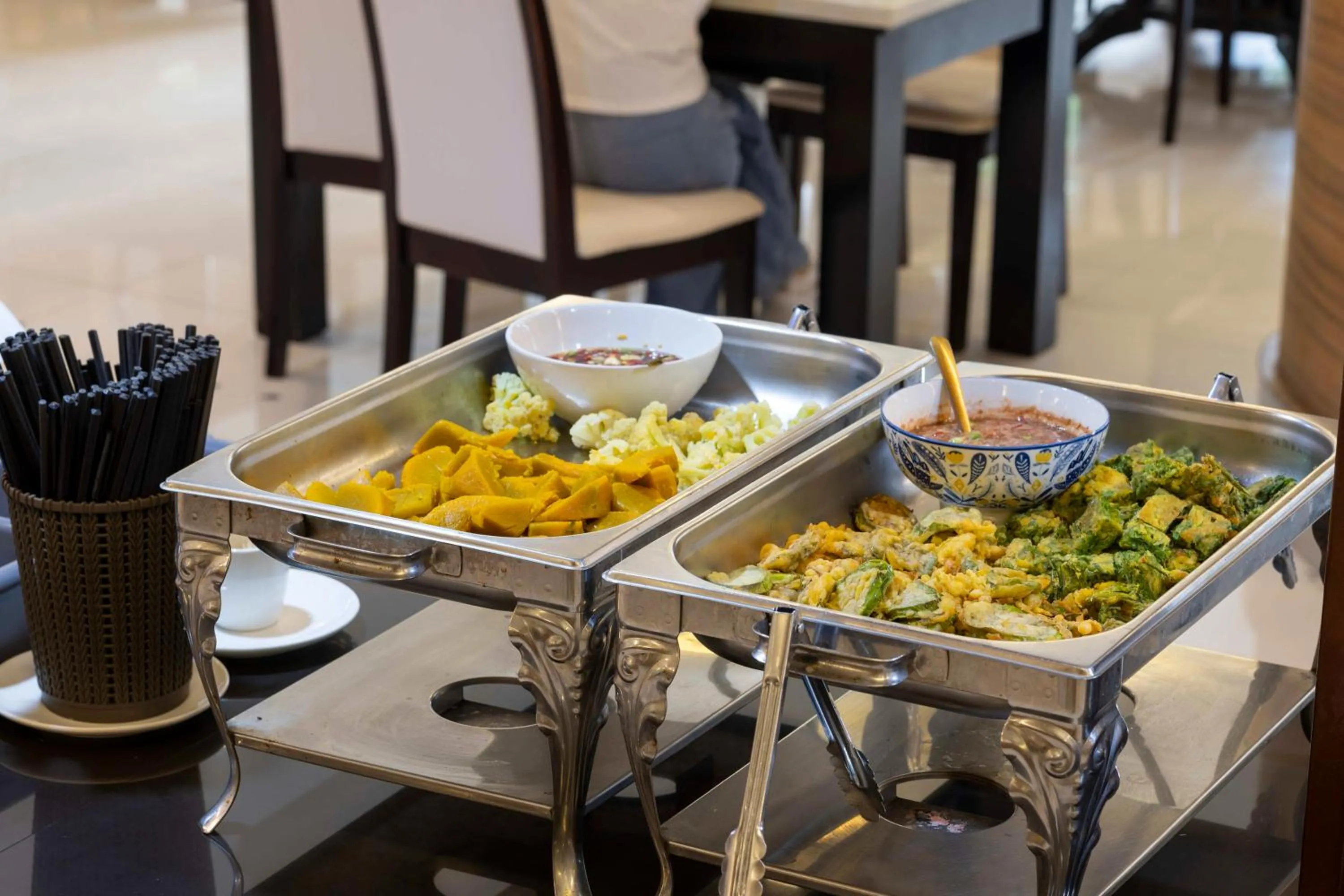 Food and drinks in The President Hotel at Chokchai 4