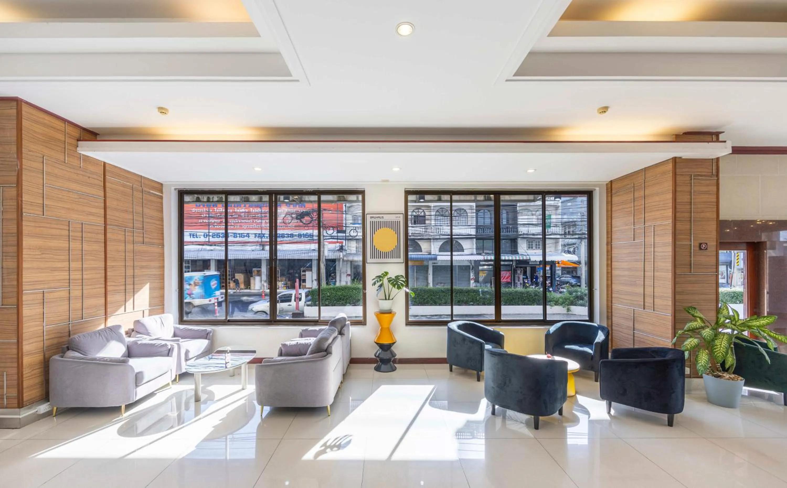 Seating area in The President Hotel at Chokchai 4