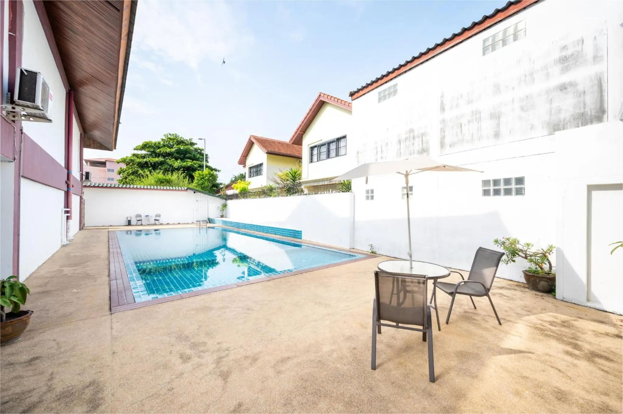 Day in The President Hotel at Chokchai 4