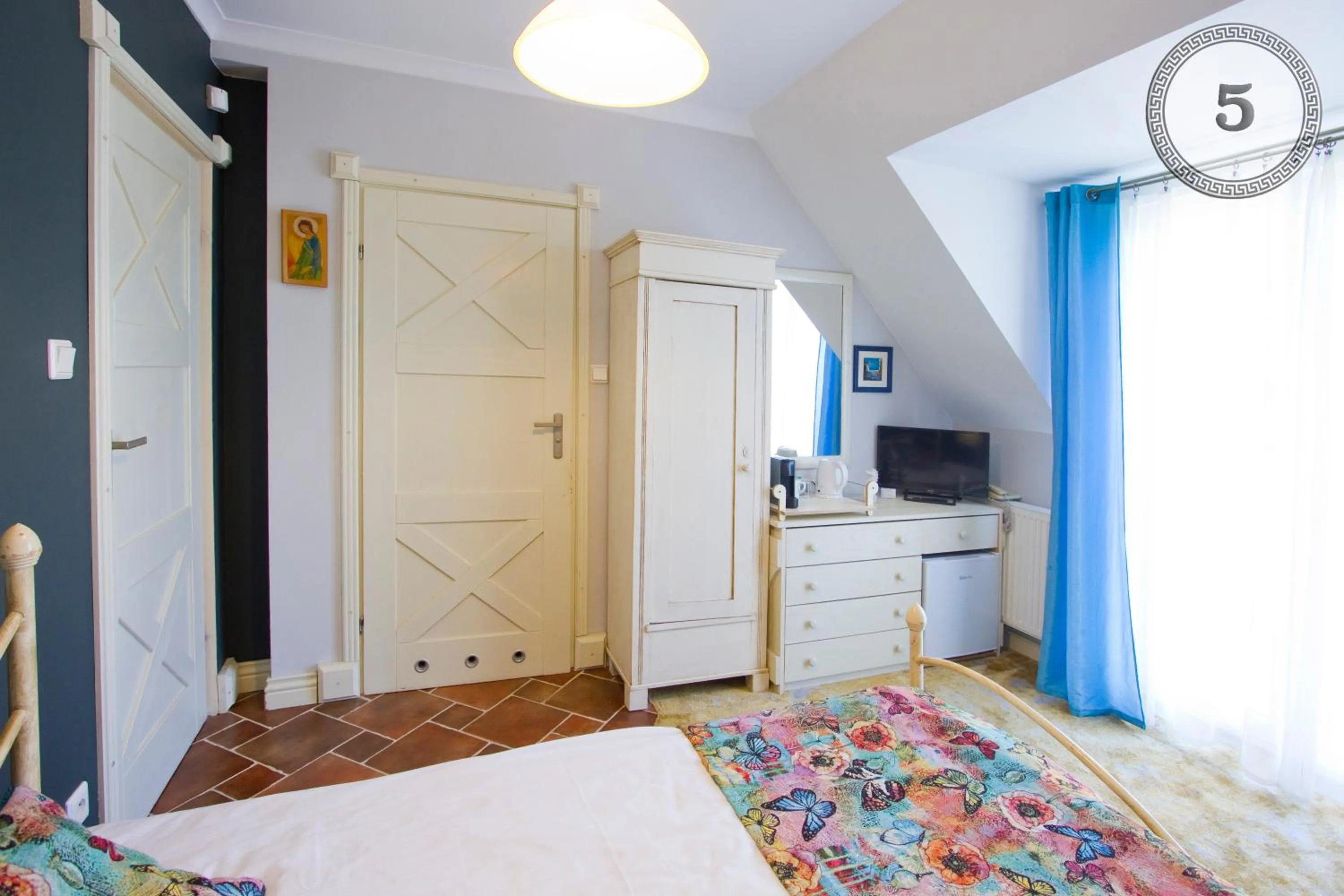 Photo of the whole room in Willa Meander