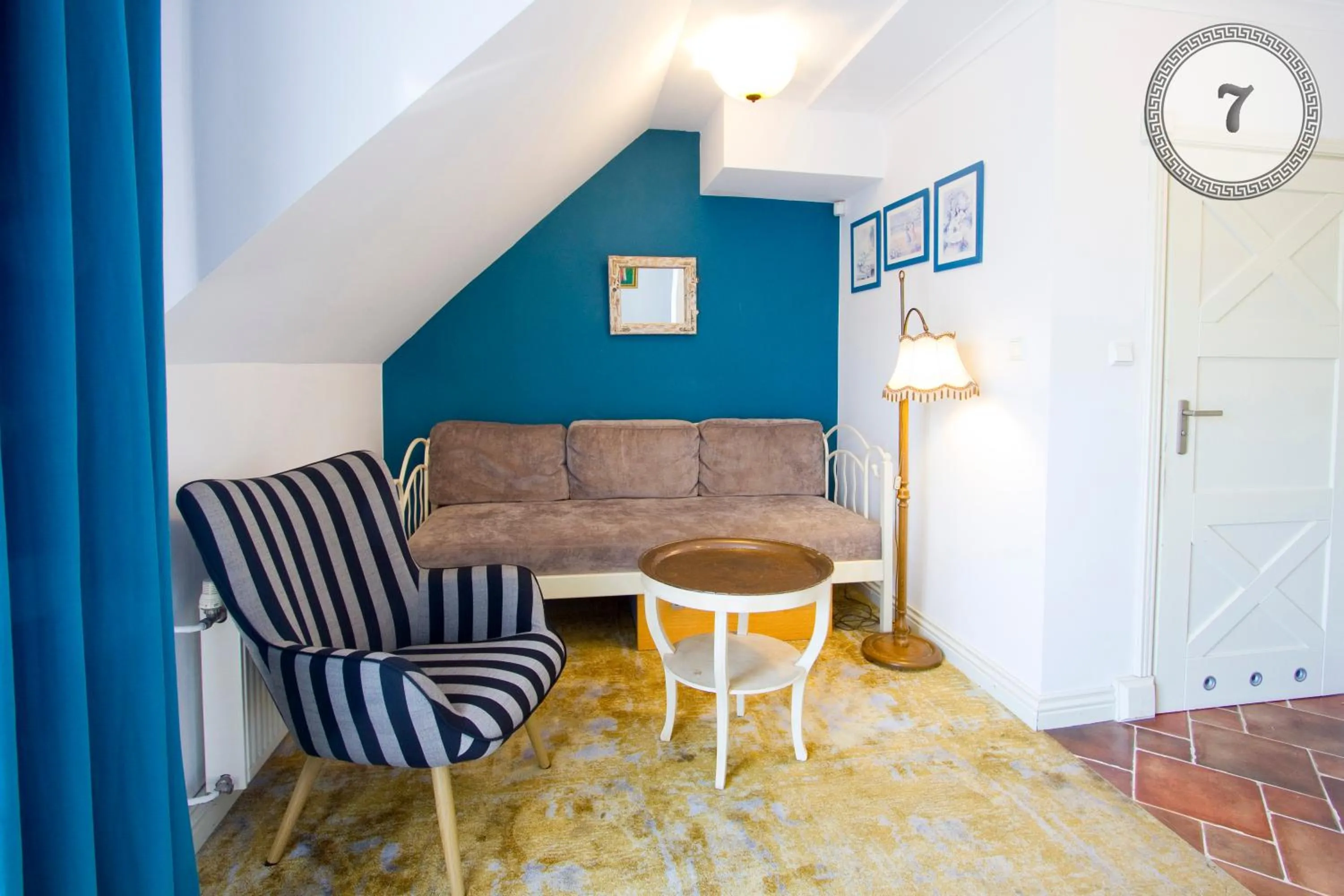 Photo of the whole room in Willa Meander