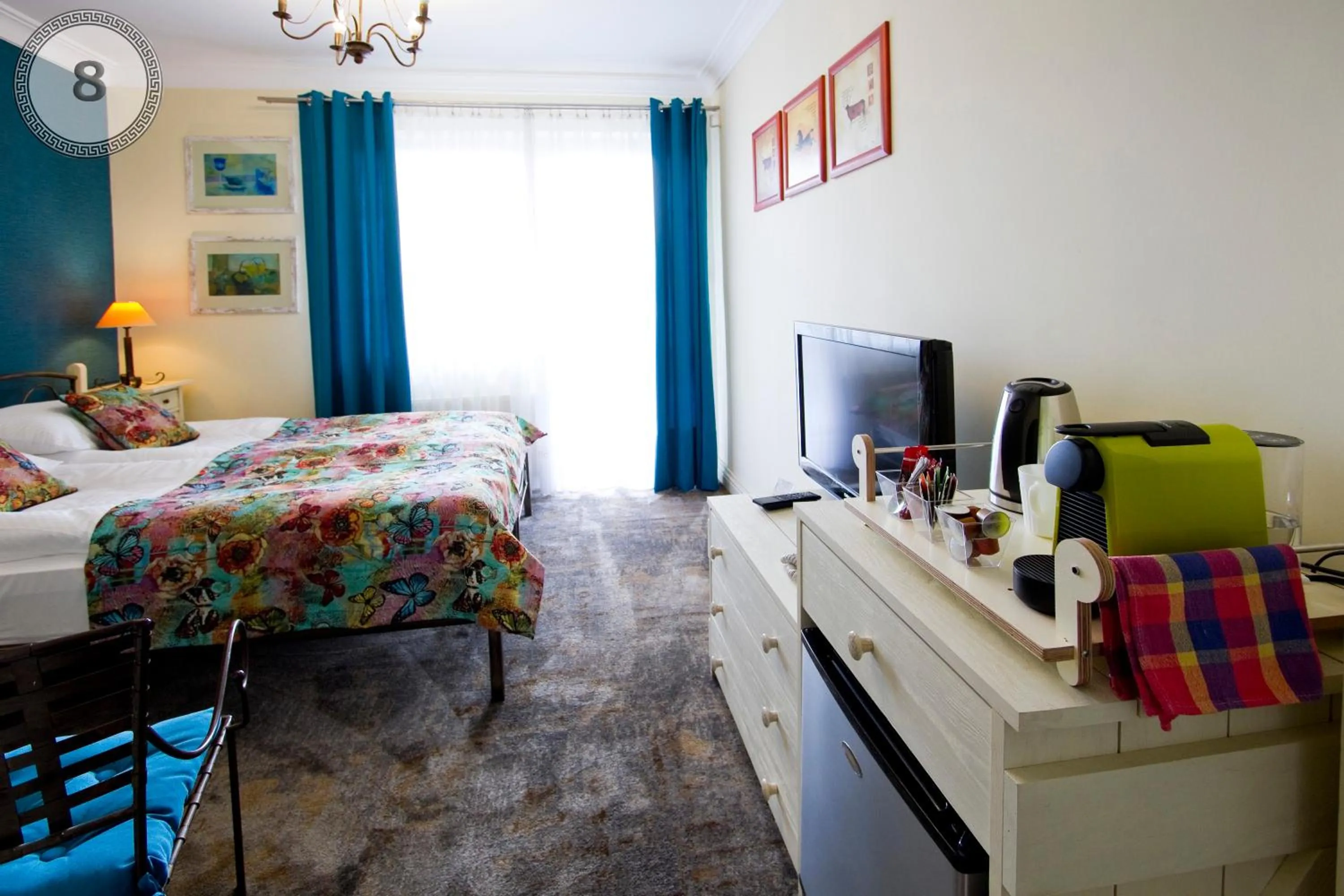 Photo of the whole room in Willa Meander